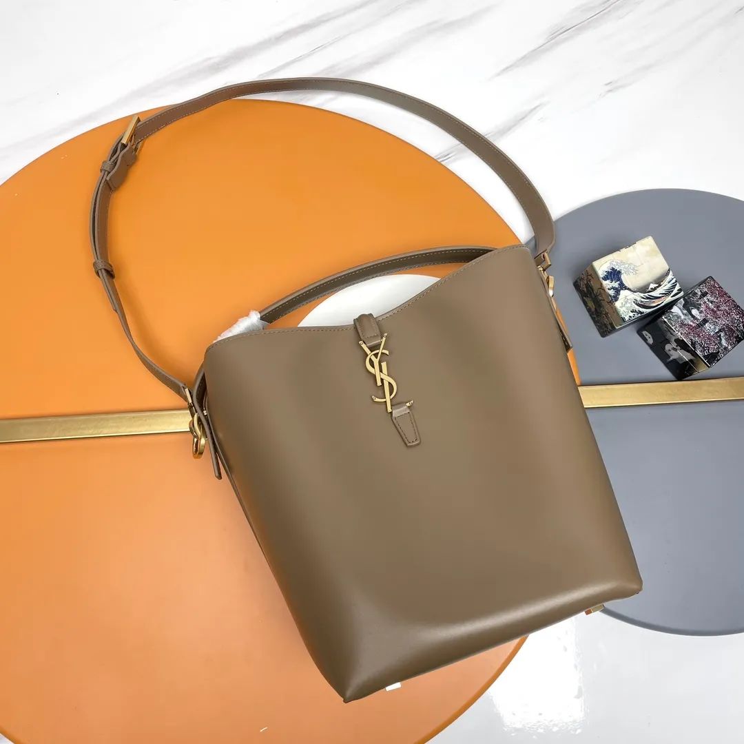 Alternative view of YSL Le 37 in shiny leather 742828