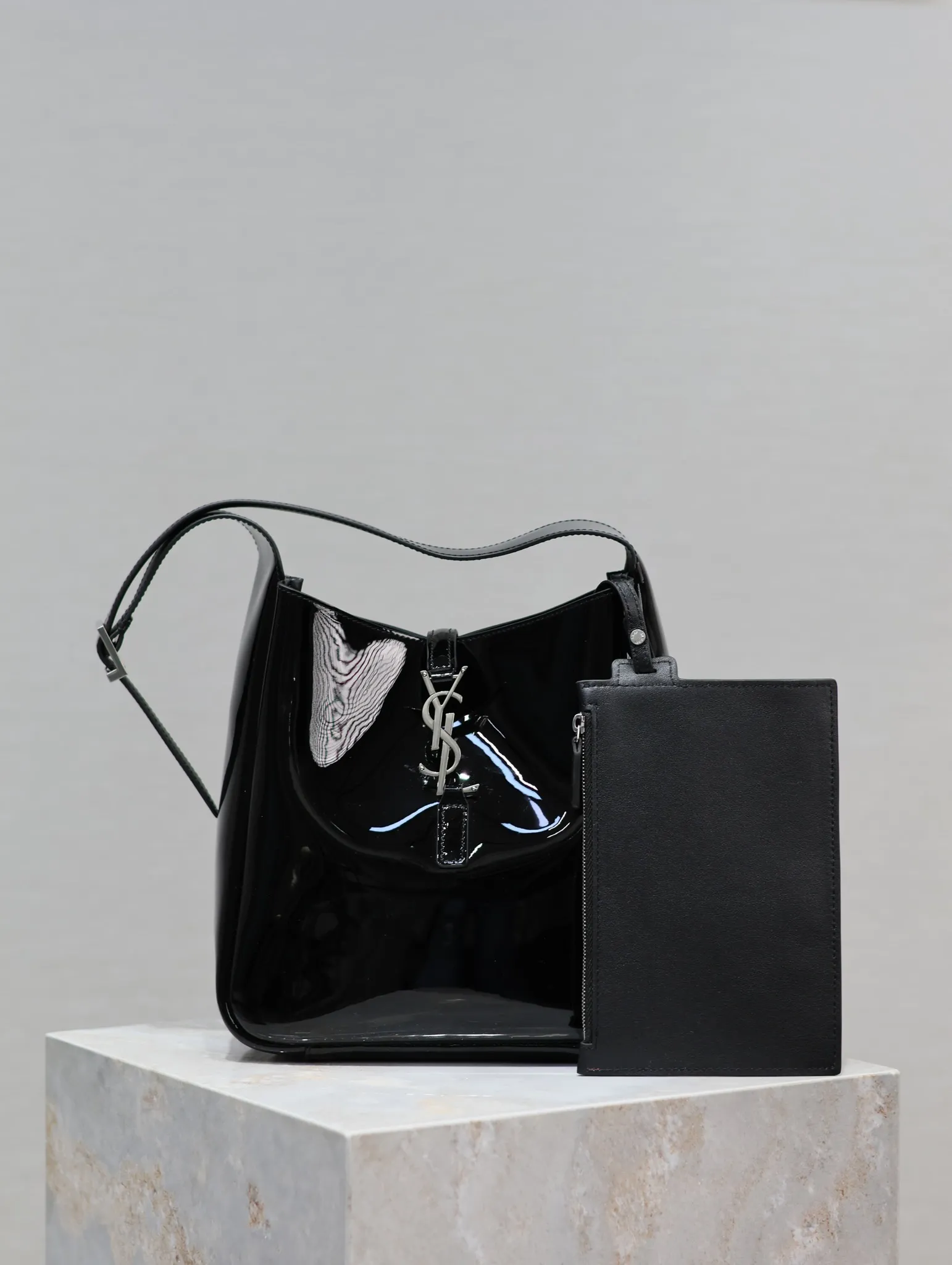 Alternative view of YSL LE 5 à 7 Supple Small in patent leather 713938