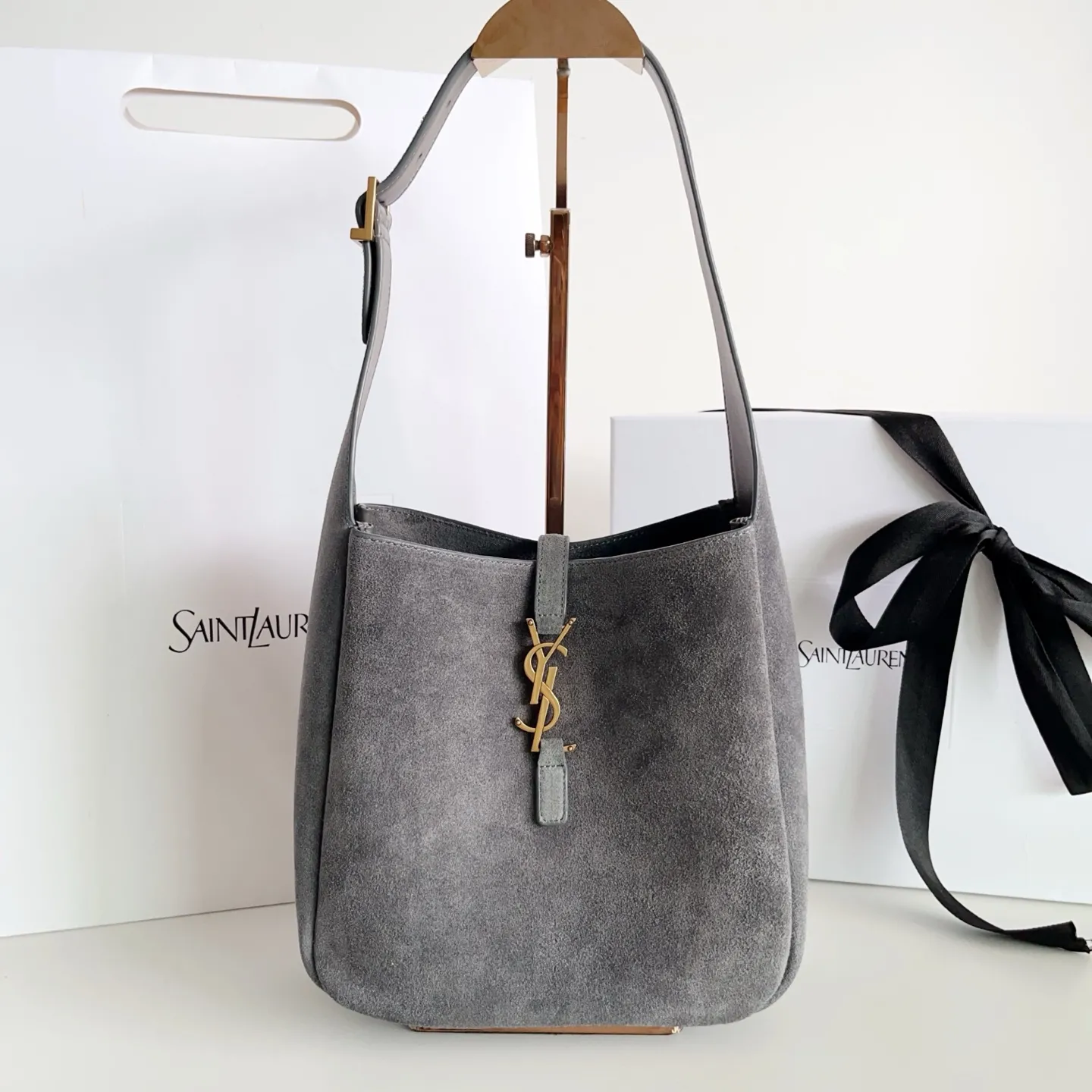 Alternative view of YSL LE 5 à 7 Supple Small in suede 713938