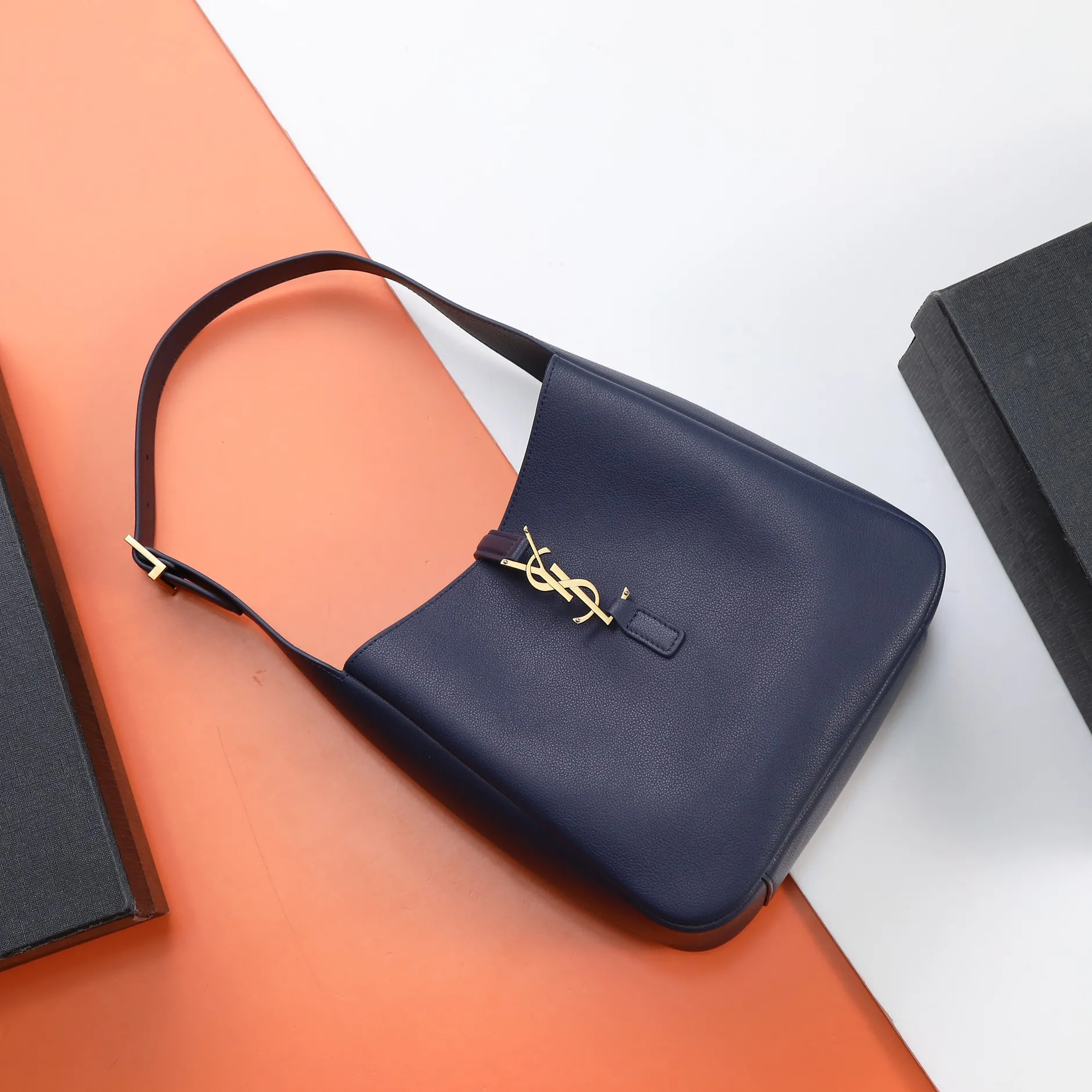 Alternative view of YSL LE 5 à 7 Supple Small in grained leather 713938
