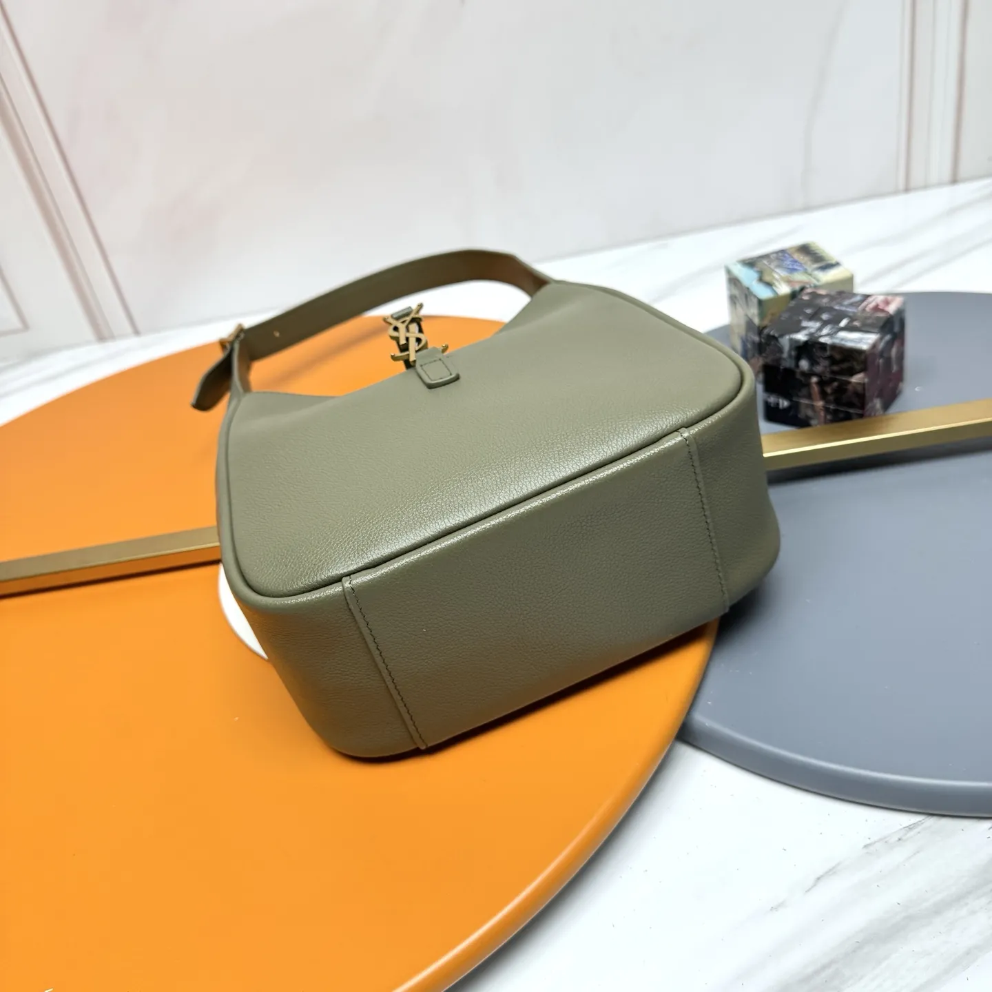 YSL LE 5 à 7 Supple Small in grained leather 713938 - 图片 3