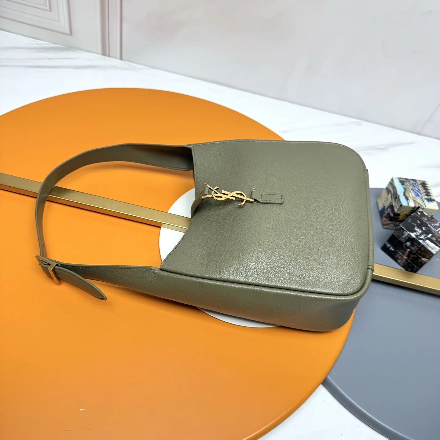 YSL LE 5 à 7 Supple Small in grained leather 713938 - 图片 4