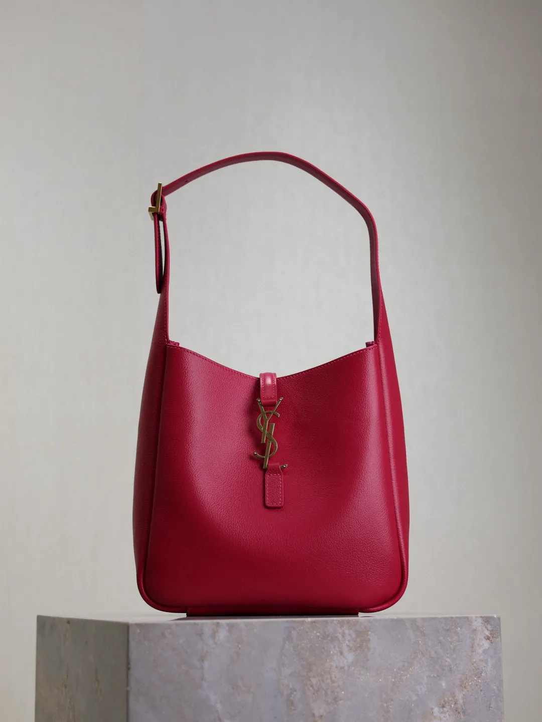 Alternative view of YSL LE 5 à 7 supple small IN GRAINED LEATHER 713938