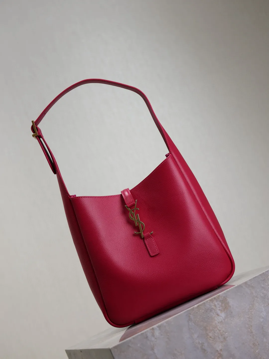 YSL LE 5 à 7 supple small IN GRAINED LEATHER 713938 - Image 3