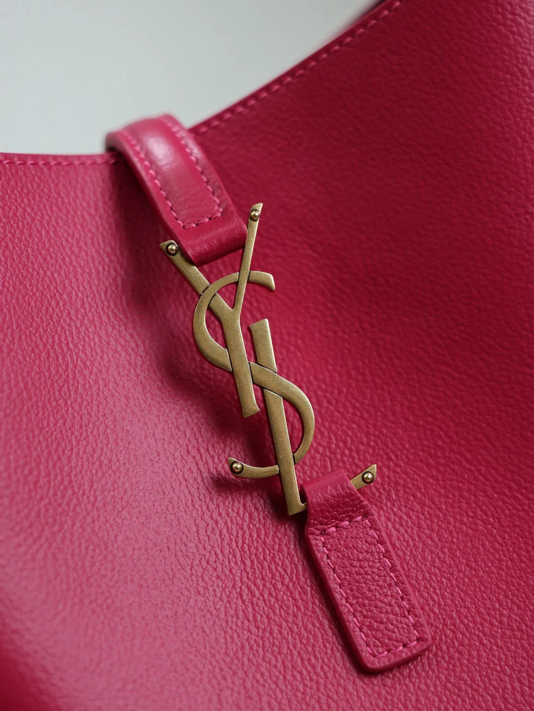 YSL LE 5 à 7 supple small IN GRAINED LEATHER 713938 - Image 7
