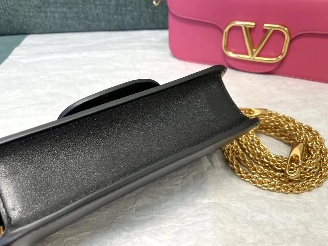 Valentino Garavani Loc?? Small Shoulder Bag In Calfskin 7W2B0K - Image 5