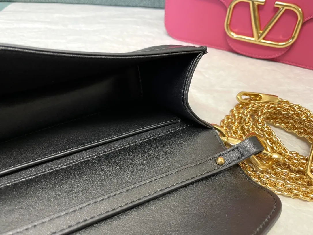 Valentino Garavani Loc?? Small Shoulder Bag In Calfskin 7W2B0K - Image 8