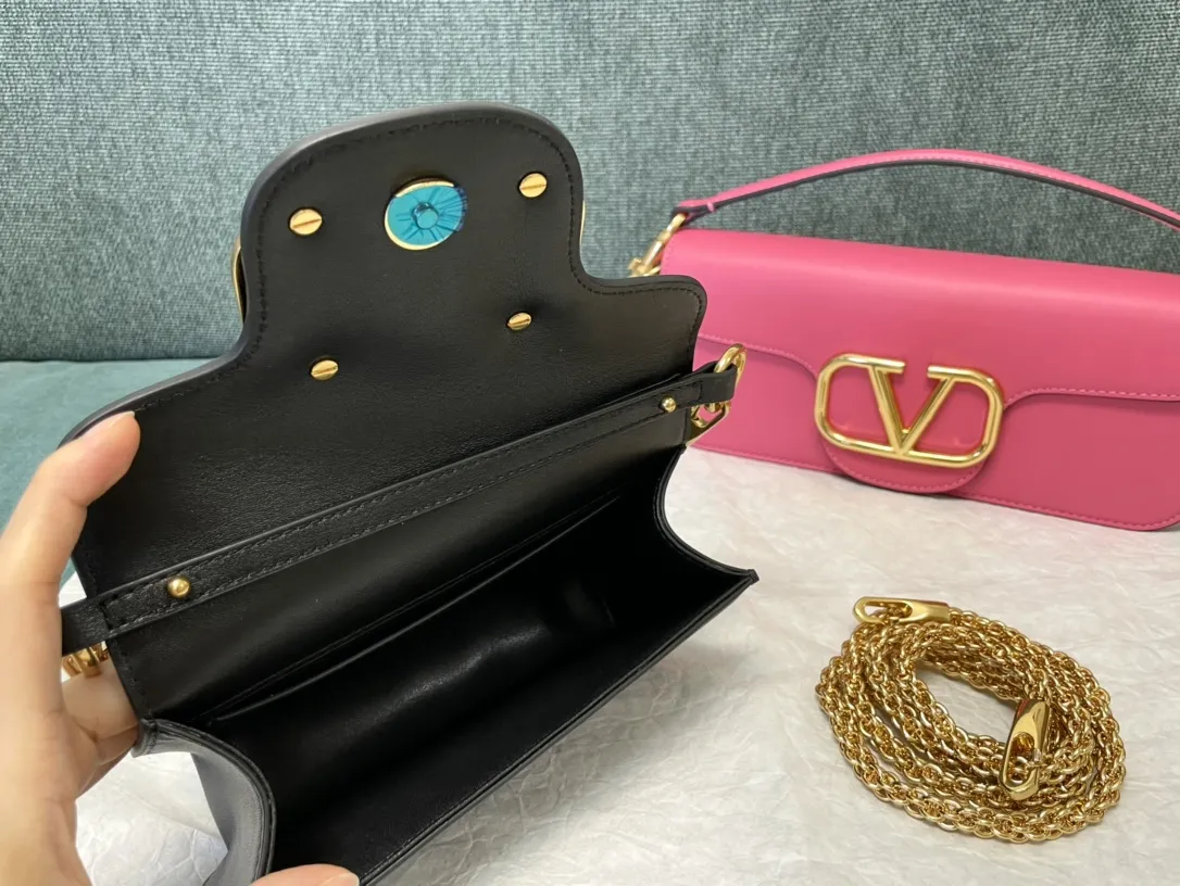 Valentino Garavani Loc?? Small Shoulder Bag In Calfskin 7W2B0K - Image 7