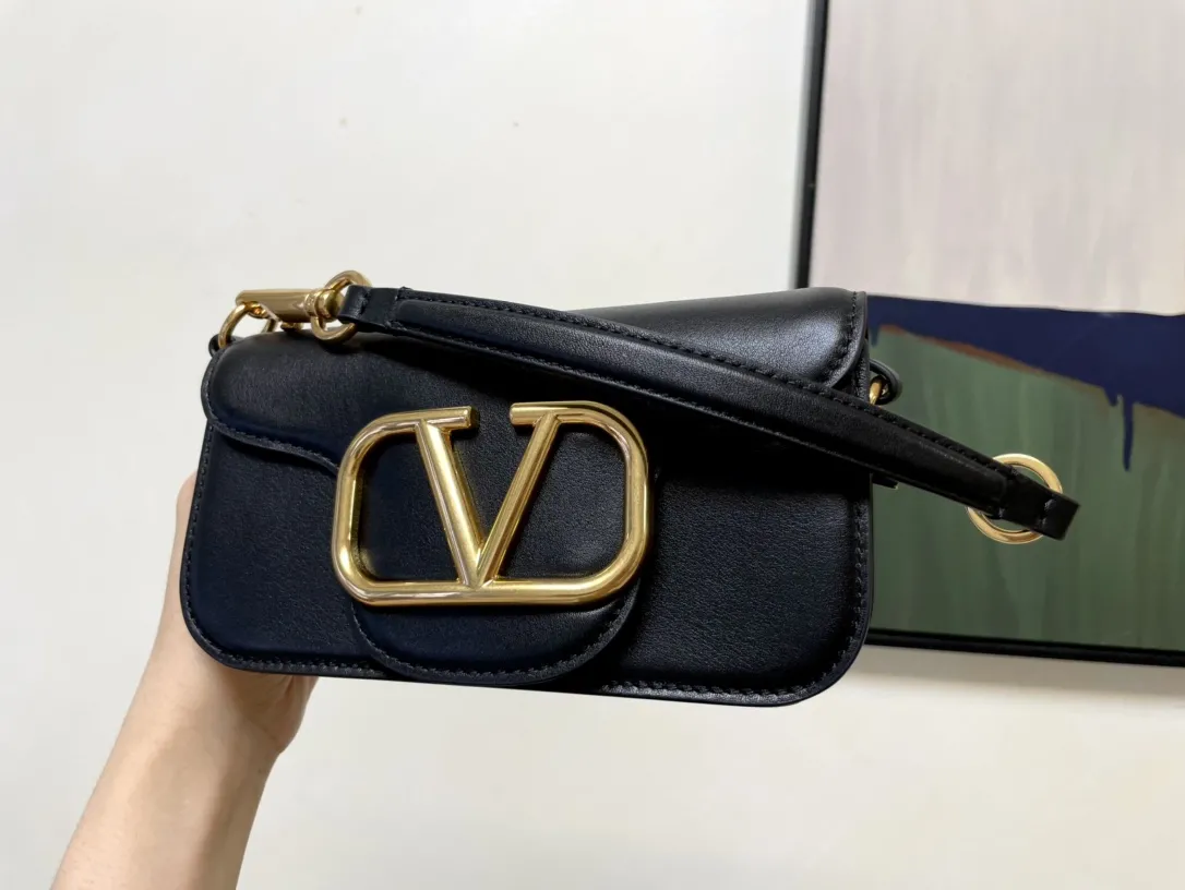 Valentino Garavani Loc?? Small Shoulder Bag In Calfskin 7W2B0K - Image 10