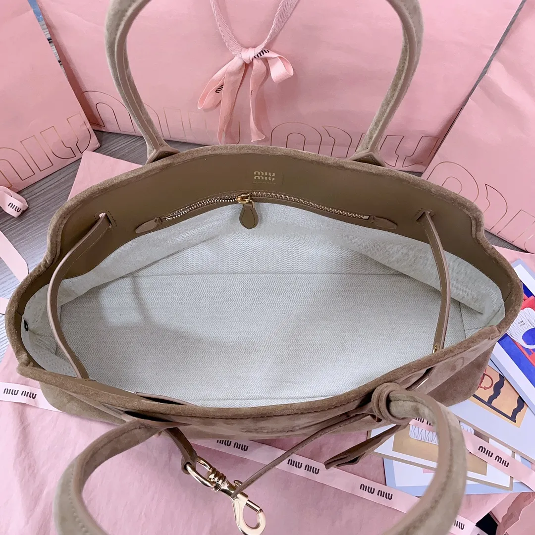 Miu Miu Aventure Large Suede Bag 5BG310 - 图片 9