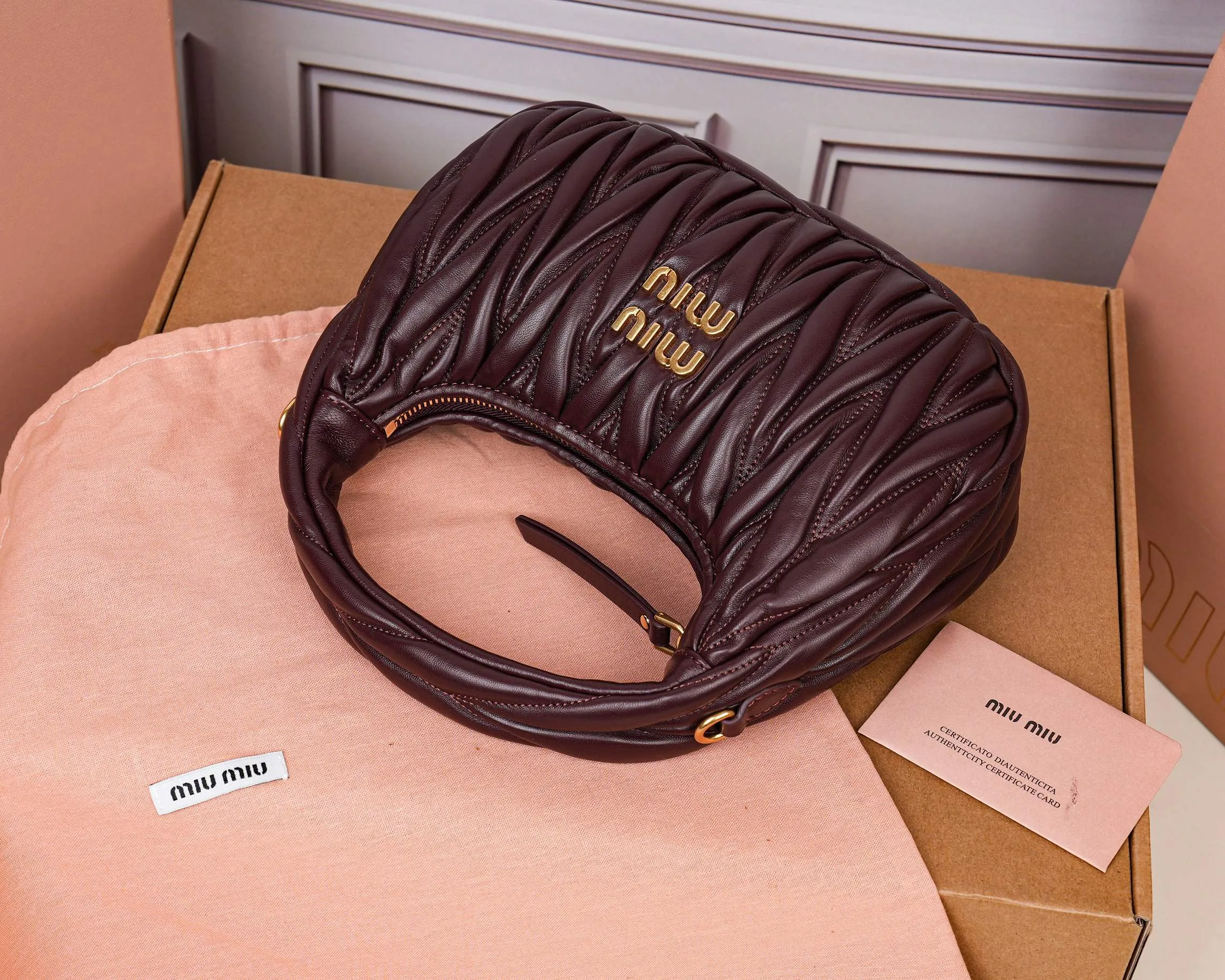 MiuMiu Wander matelass?? nappa leather hobo bag 5BC125 - 图片 8