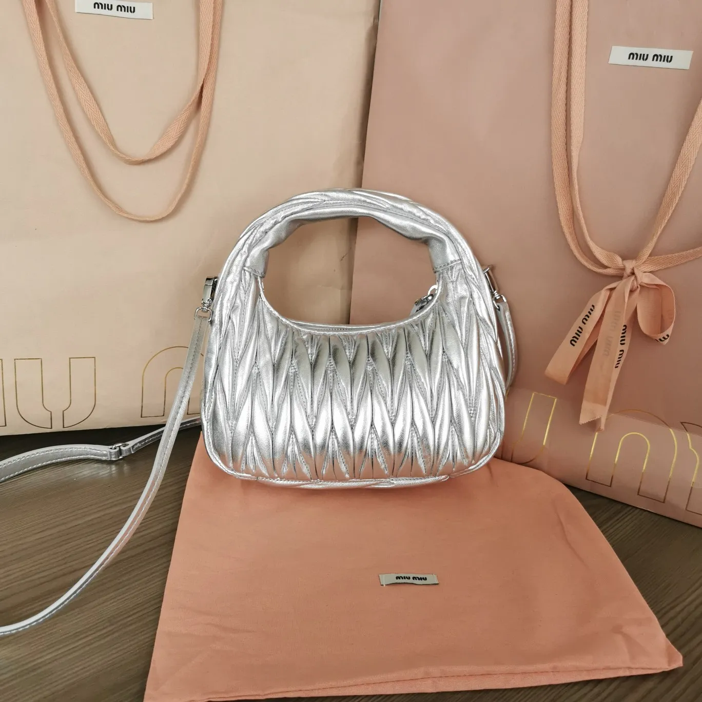 MiuMiu Wander matelass?? nappa leather hobo bag 5BC125 - 图片 3