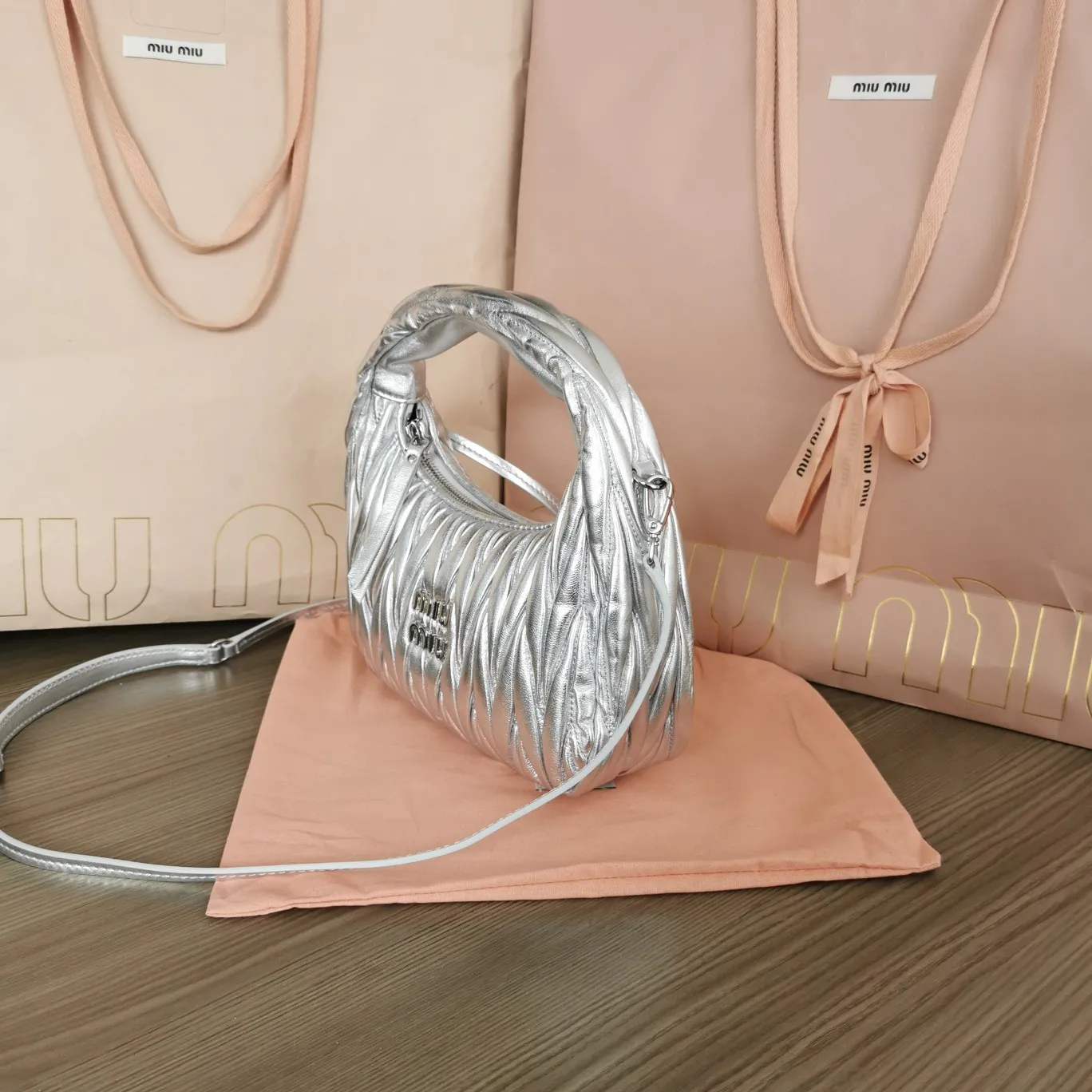 MiuMiu Wander matelass?? nappa leather hobo bag 5BC125 - 图片 4