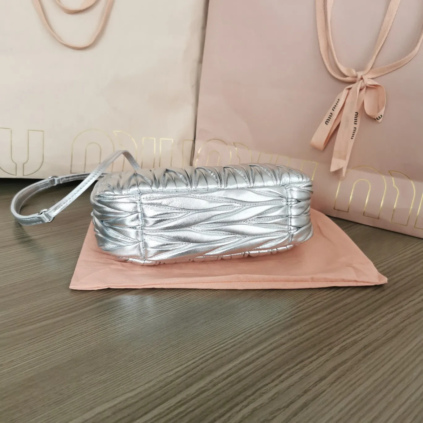 MiuMiu Wander matelass?? nappa leather hobo bag 5BC125 - 图片 5