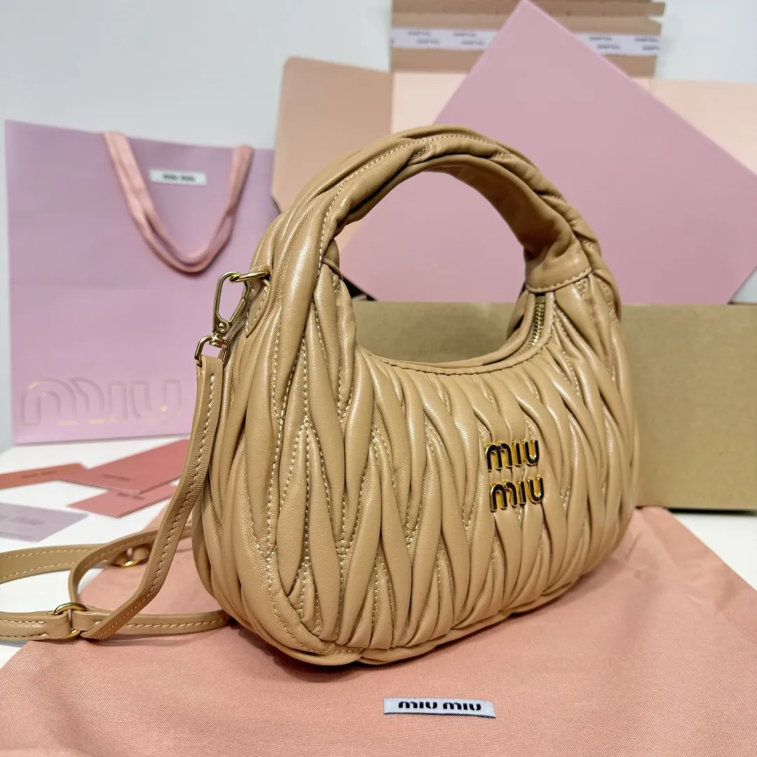 MiuMiu Wander matelass?? nappa leather hobo bag 5BC125 - 图片 3