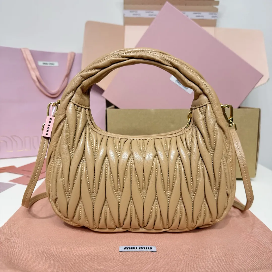 MiuMiu Wander matelass?? nappa leather hobo bag 5BC125 - 图片 4
