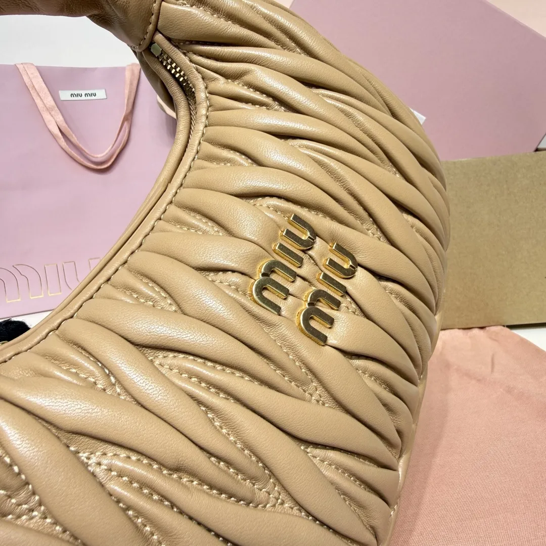 MiuMiu Wander matelass?? nappa leather hobo bag 5BC125 - 图片 6