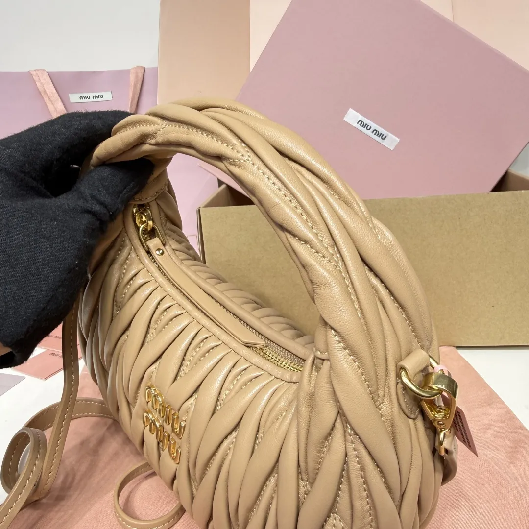 MiuMiu Wander matelass?? nappa leather hobo bag 5BC125 - 图片 7