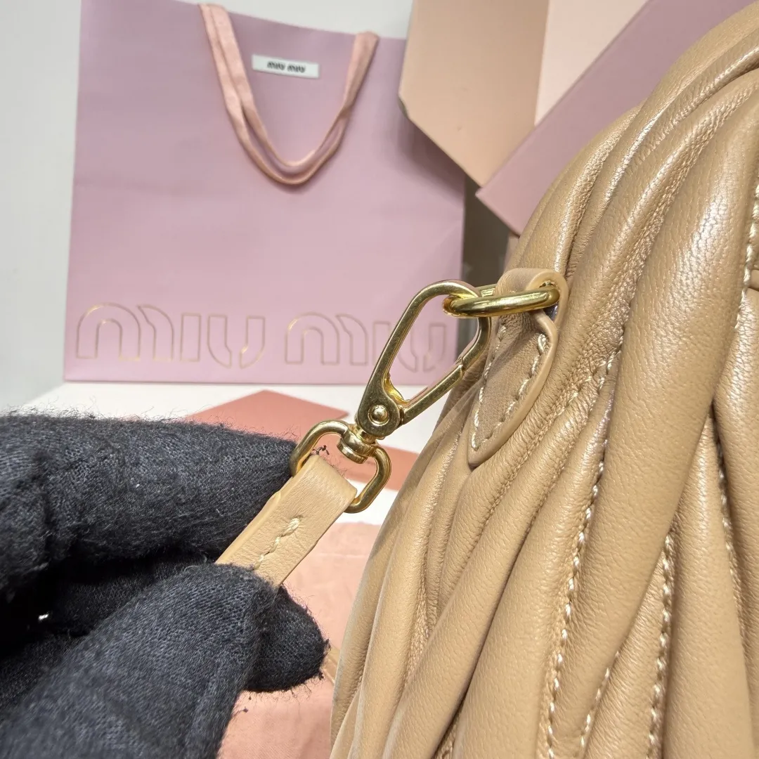 MiuMiu Wander matelass?? nappa leather hobo bag 5BC125 - 图片 8