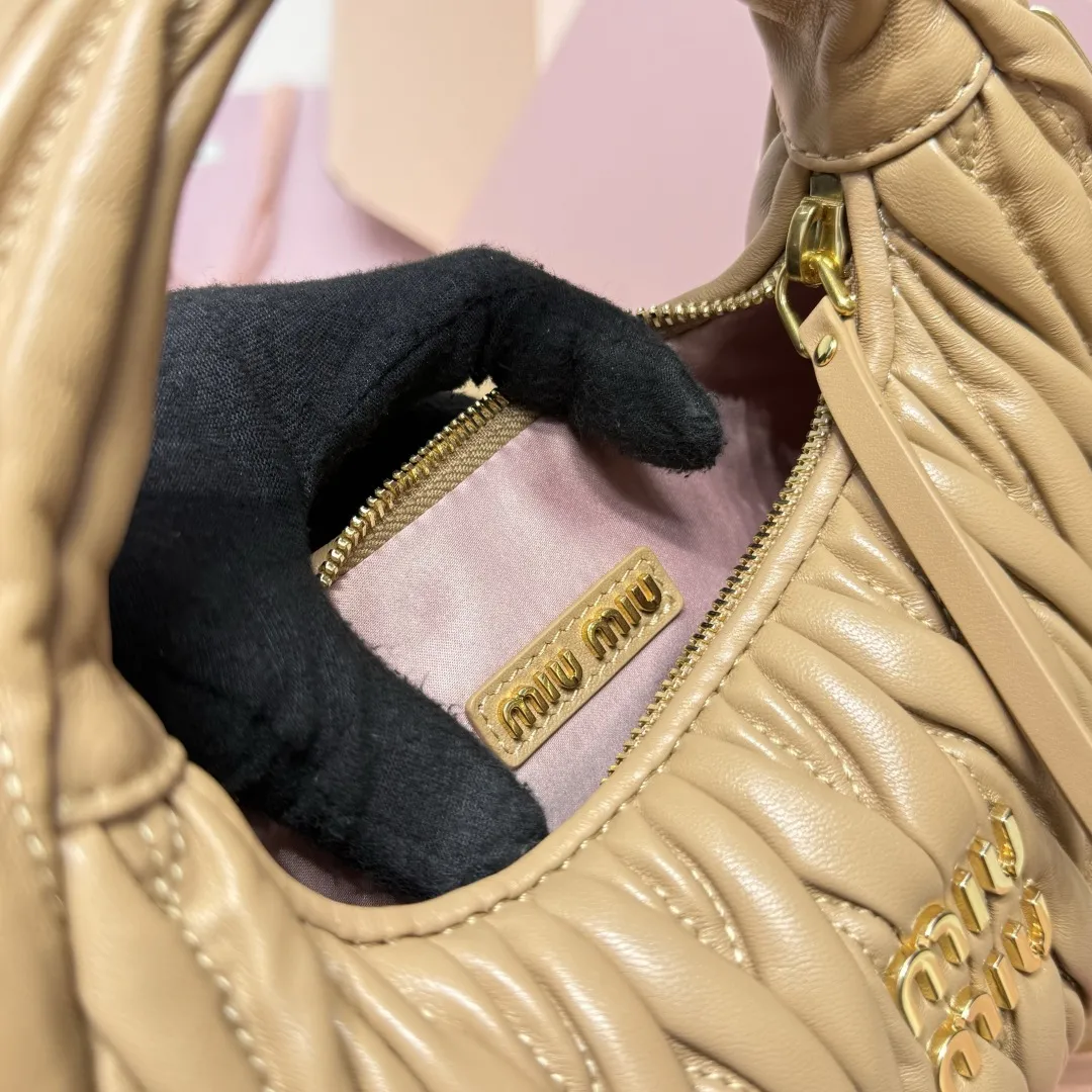 MiuMiu Wander matelass?? nappa leather hobo bag 5BC125 - 图片 9