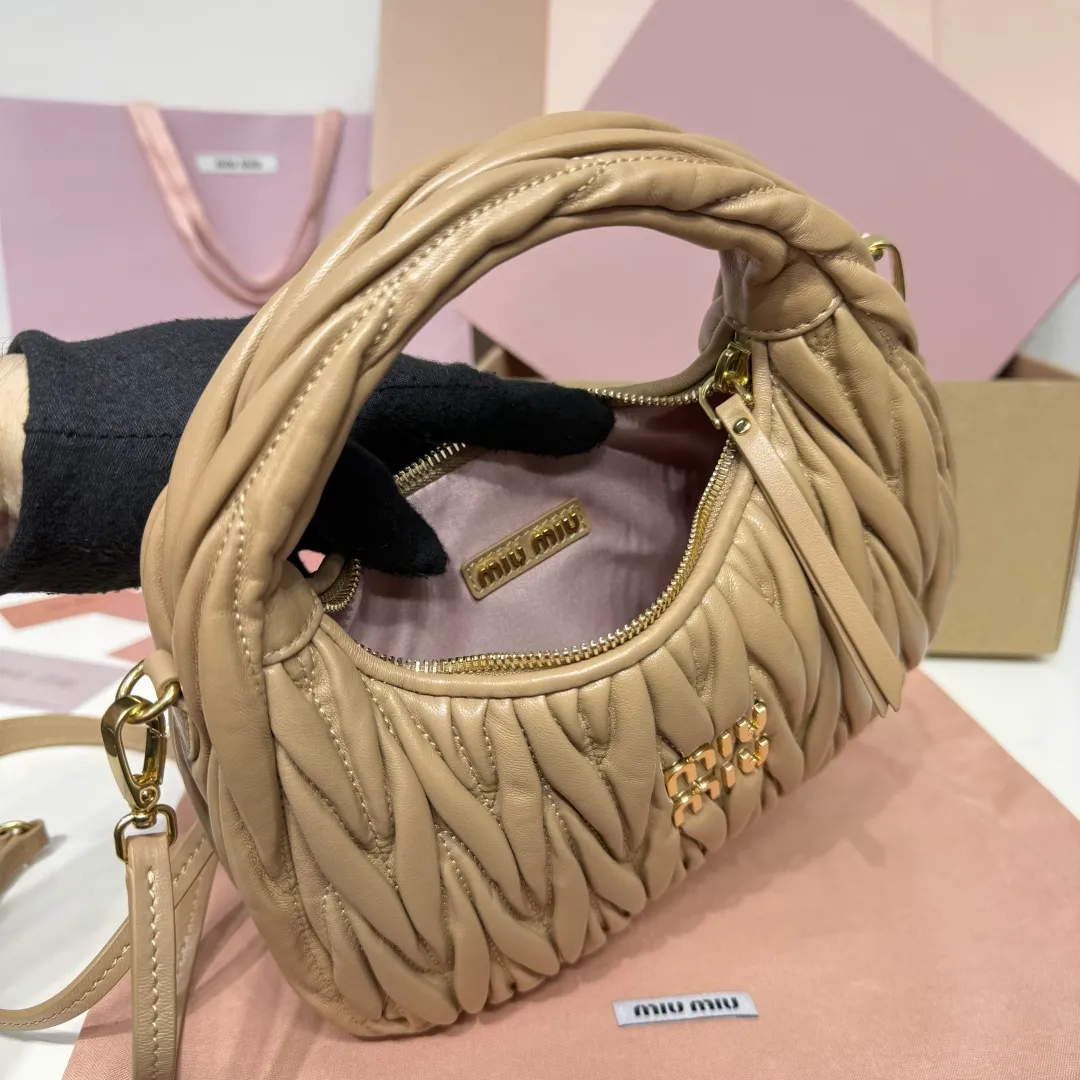 MiuMiu Wander matelass?? nappa leather hobo bag 5BC125 - 图片 10
