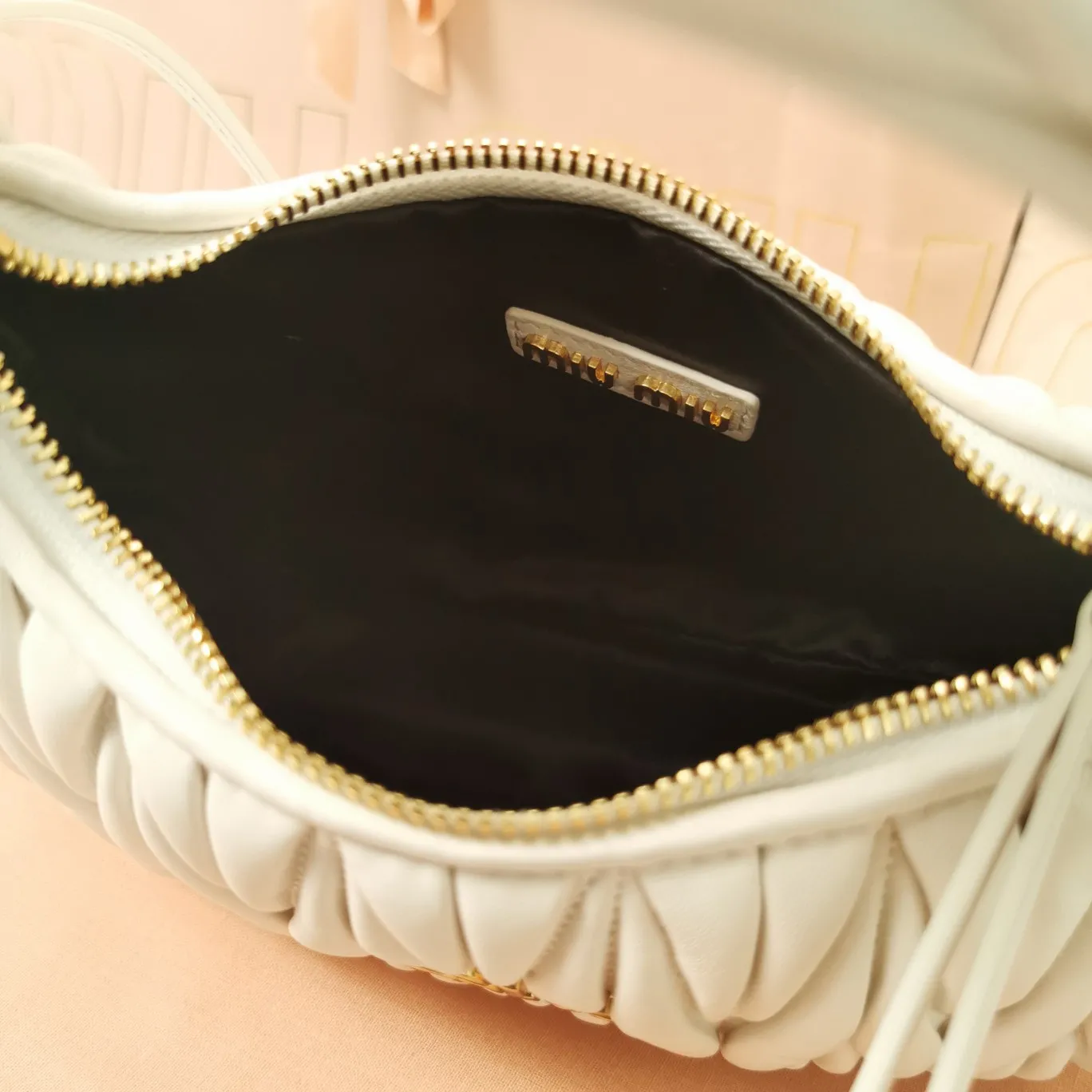 MiuMiu Wander matelass?? nappa leather hobo bag 5BC125 - Image 8
