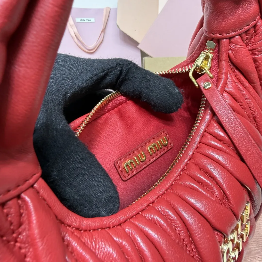 MiuMiu Wander matelass?? nappa leather hobo bag 5BC125 - Image 9