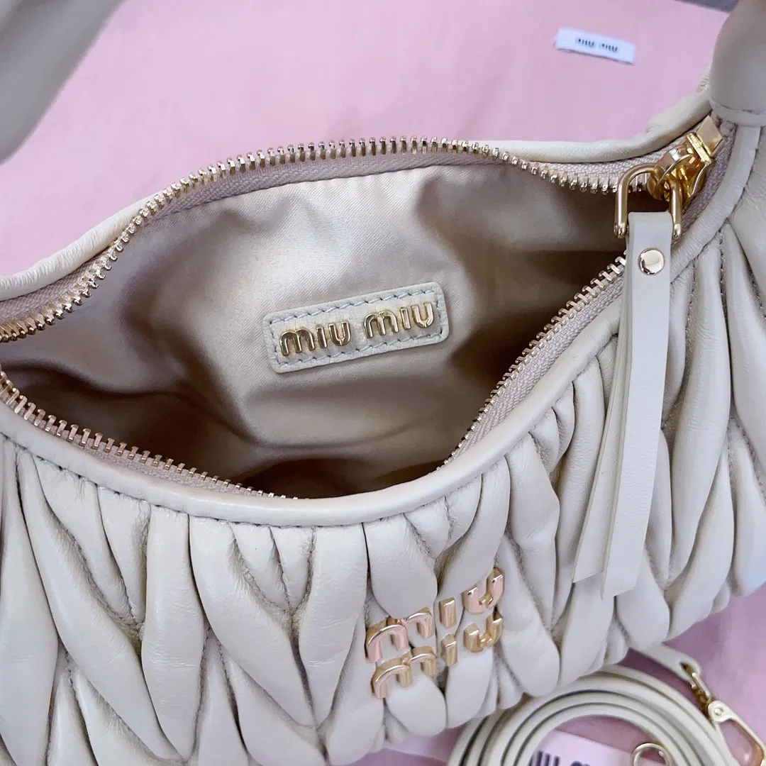 MiuMiu Wander matelass?? nappa leather hobo bag 5BC125 - Image 10