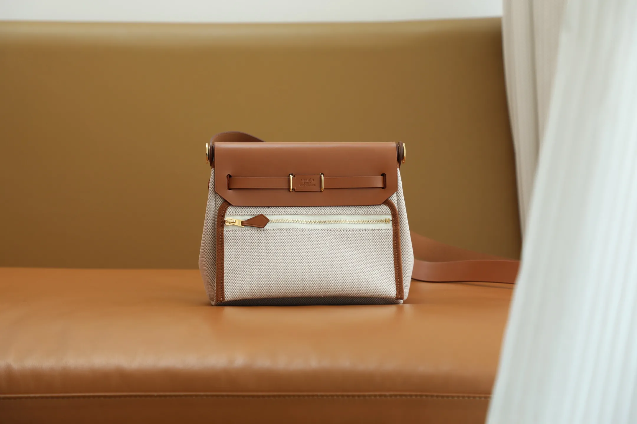 Herm??s Herbag Zip 20 Mini Ecru and Beige Toile H Canvas and Fauve Vache Hunter Gold Hardware - 图片 3