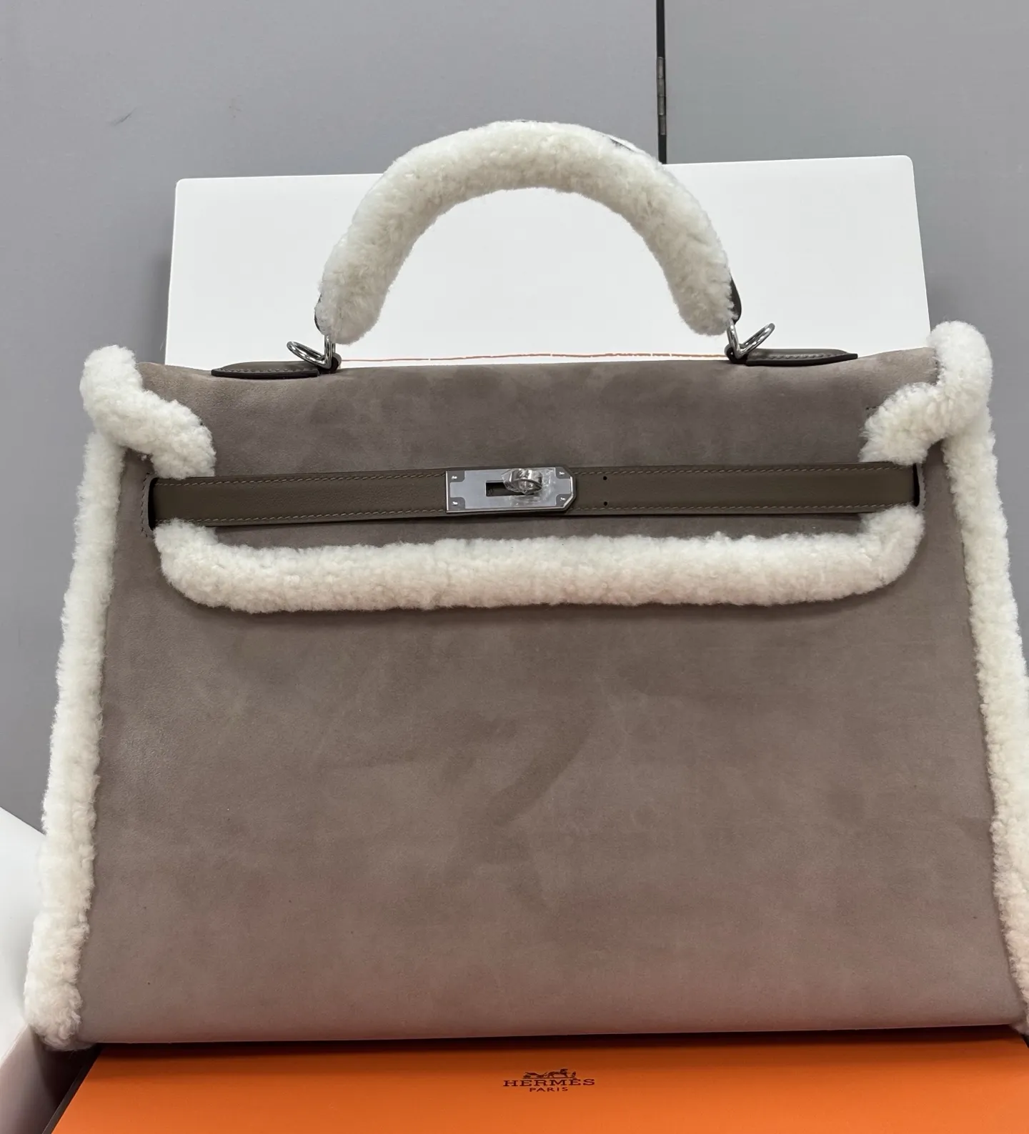 Alternative view of Herm??s Teddy Kelly 20 Gris Caillou and Etoupe Swift Palladium Hardware