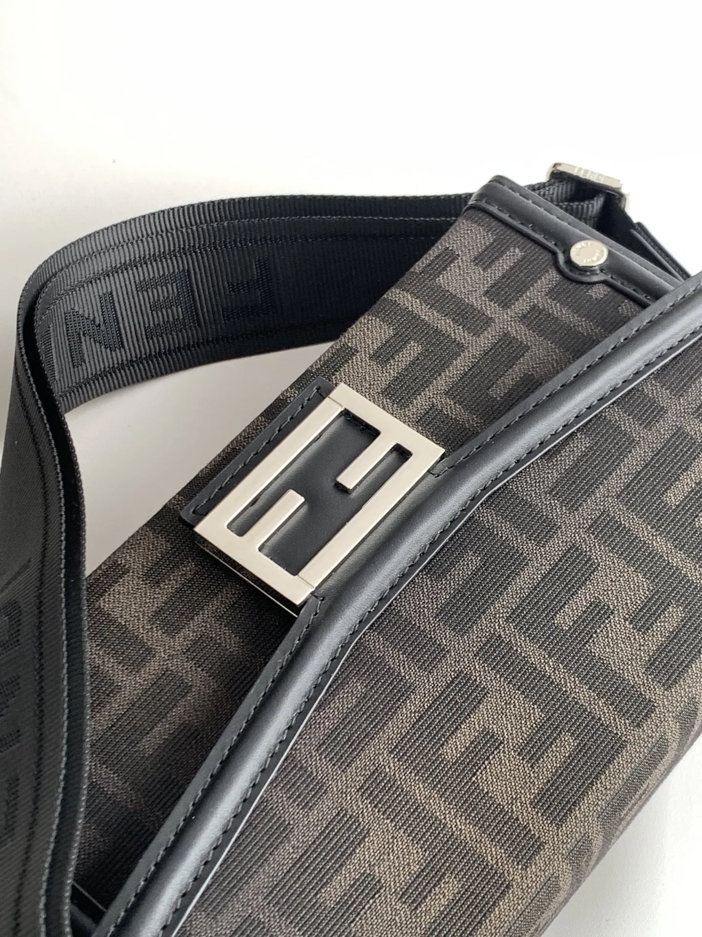 Fendi Soft Trunk Baguette 7VA565 - Image 6
