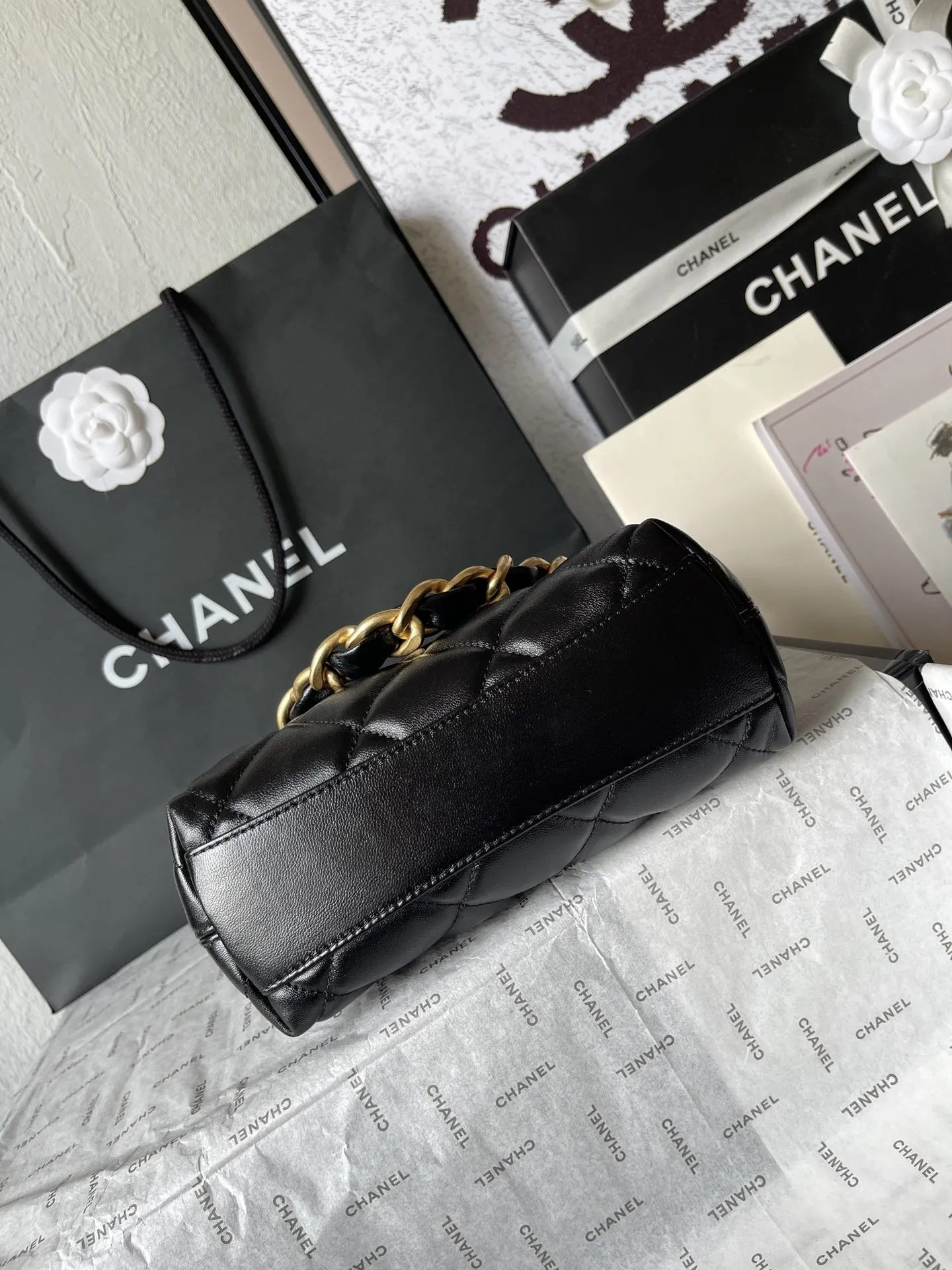 Chanel Small Hobo Bag in Shiny Lambskin AS4922 - Image 6
