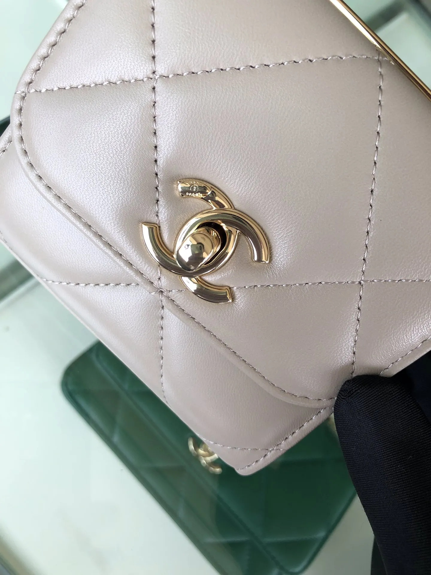Chanel Quilted Lambskin Trendy Cc Mini Chain Wallet A81633 - Image 7