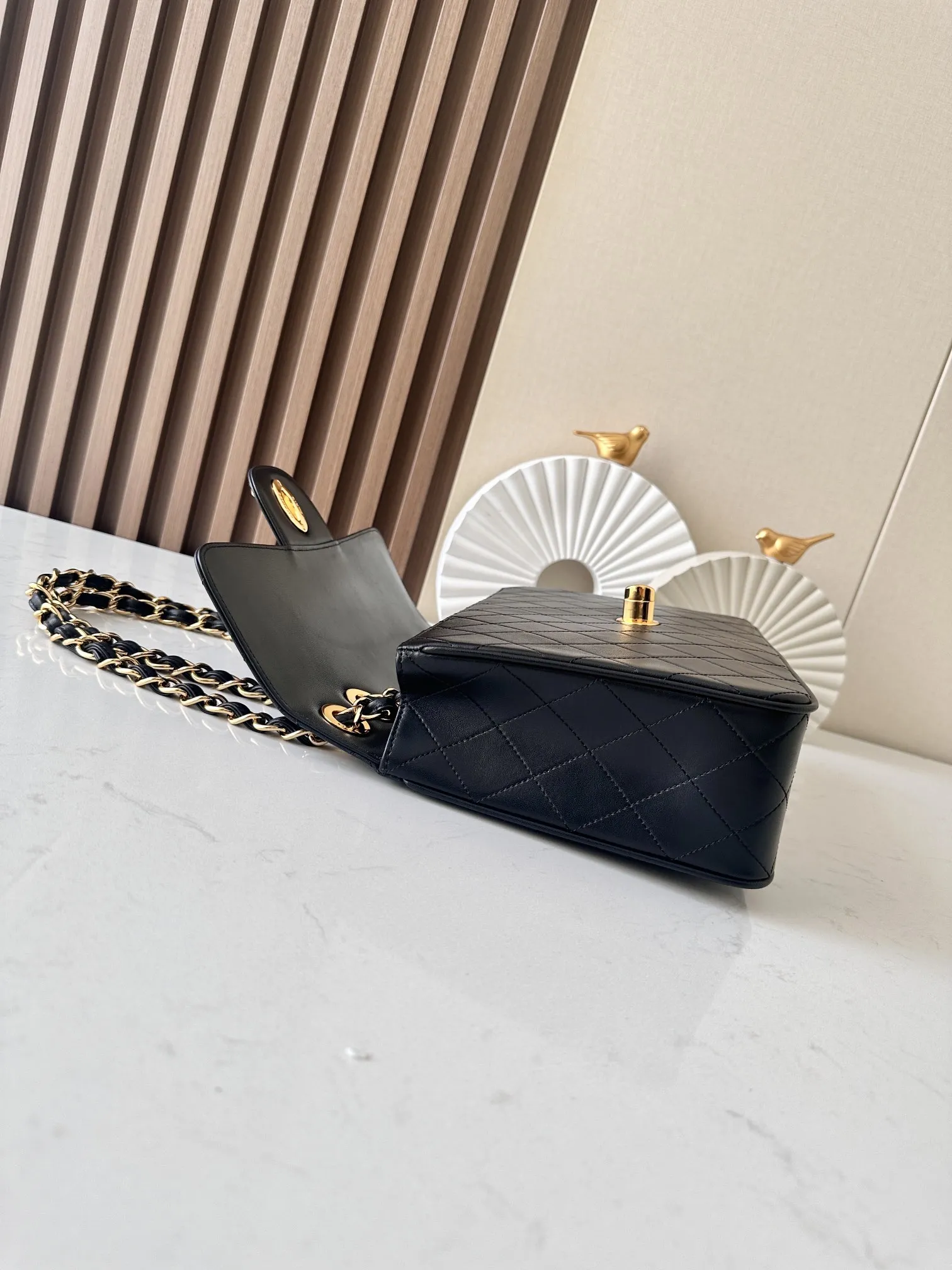 Chanel Vintage Classic Flap Handbag Large Lambskin Gold A2222 - 图片 9
