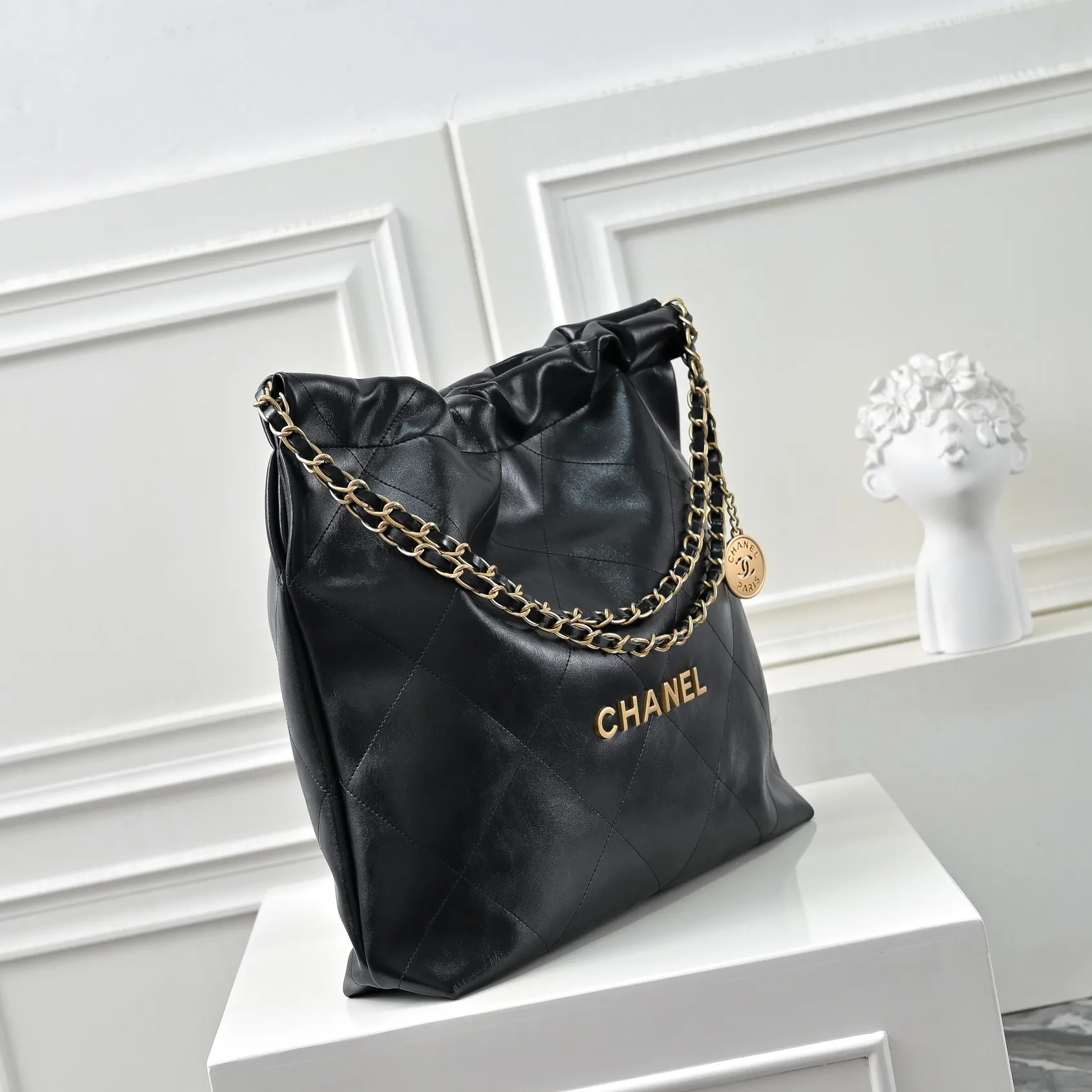 Chanel 22 Handbag Medium AS3261 - Image 3
