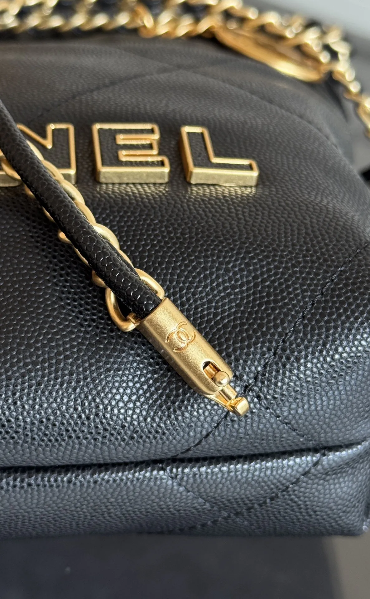 Chanel 22 Mini Handbag AS3980 - Image 9