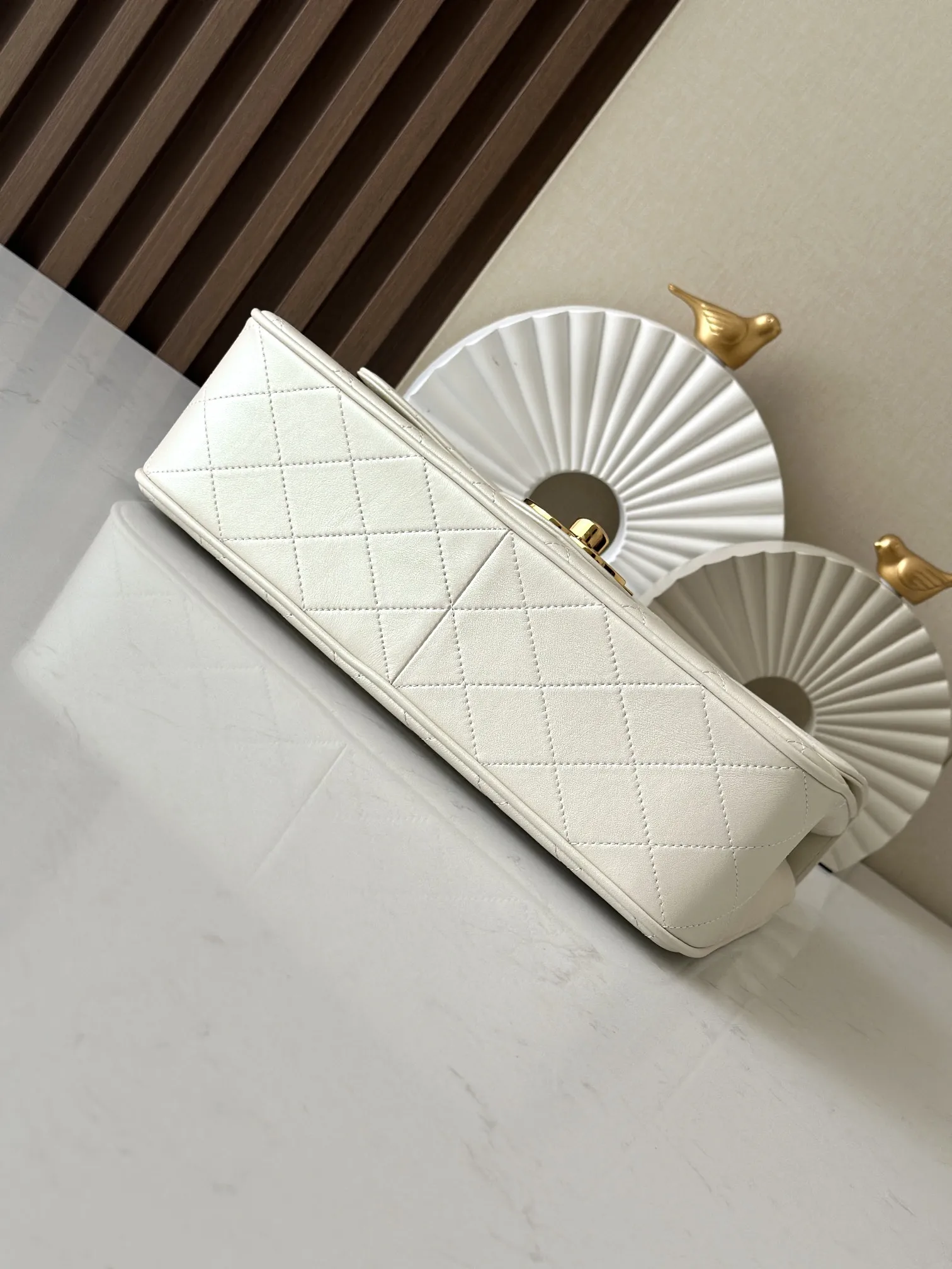 Chanel Vintage Classic Flap Handbag Large Lambskin Gold A2222 - 图片 5