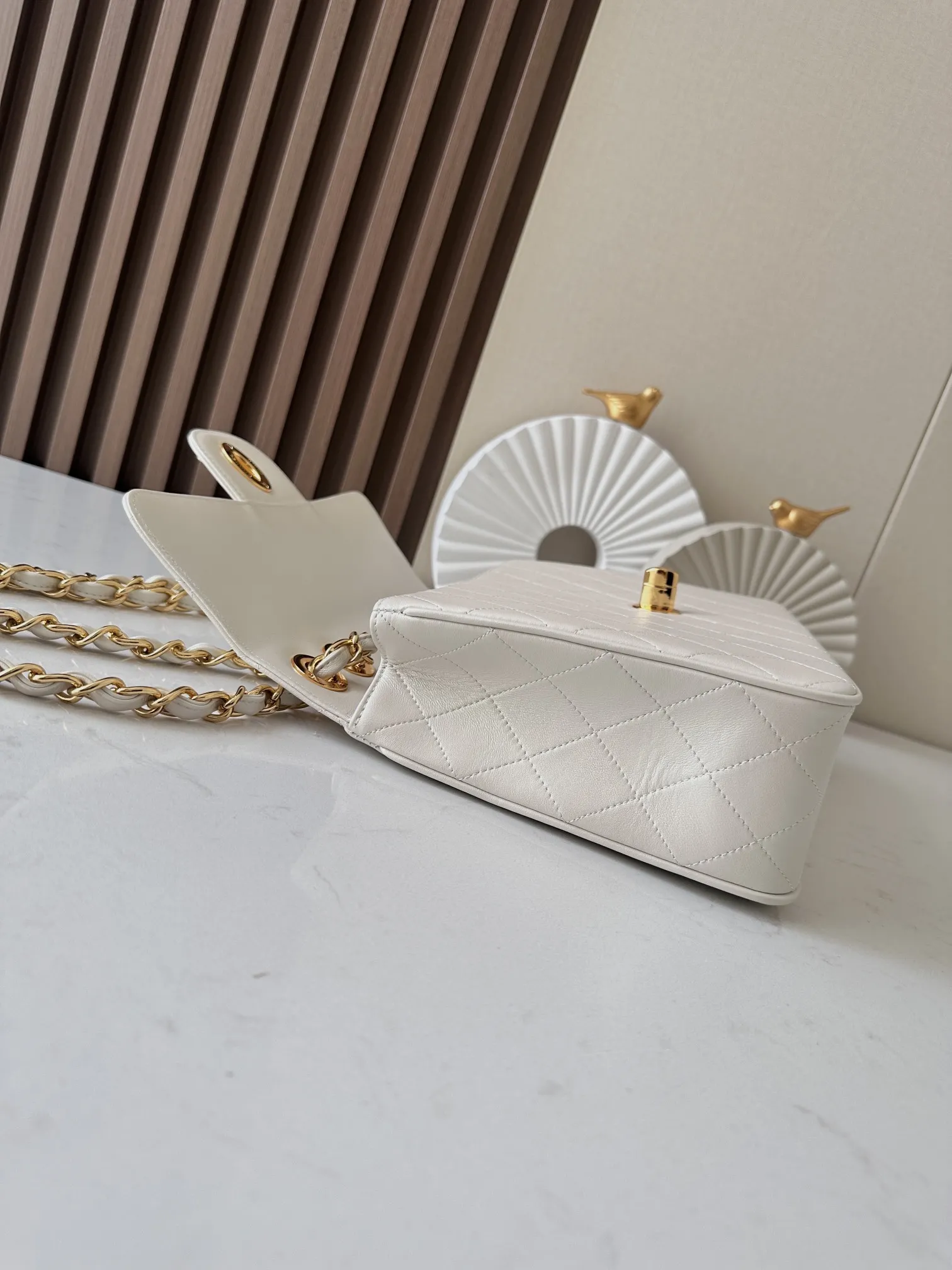 Chanel Vintage Classic Flap Handbag Large Lambskin Gold A2222 - 图片 9