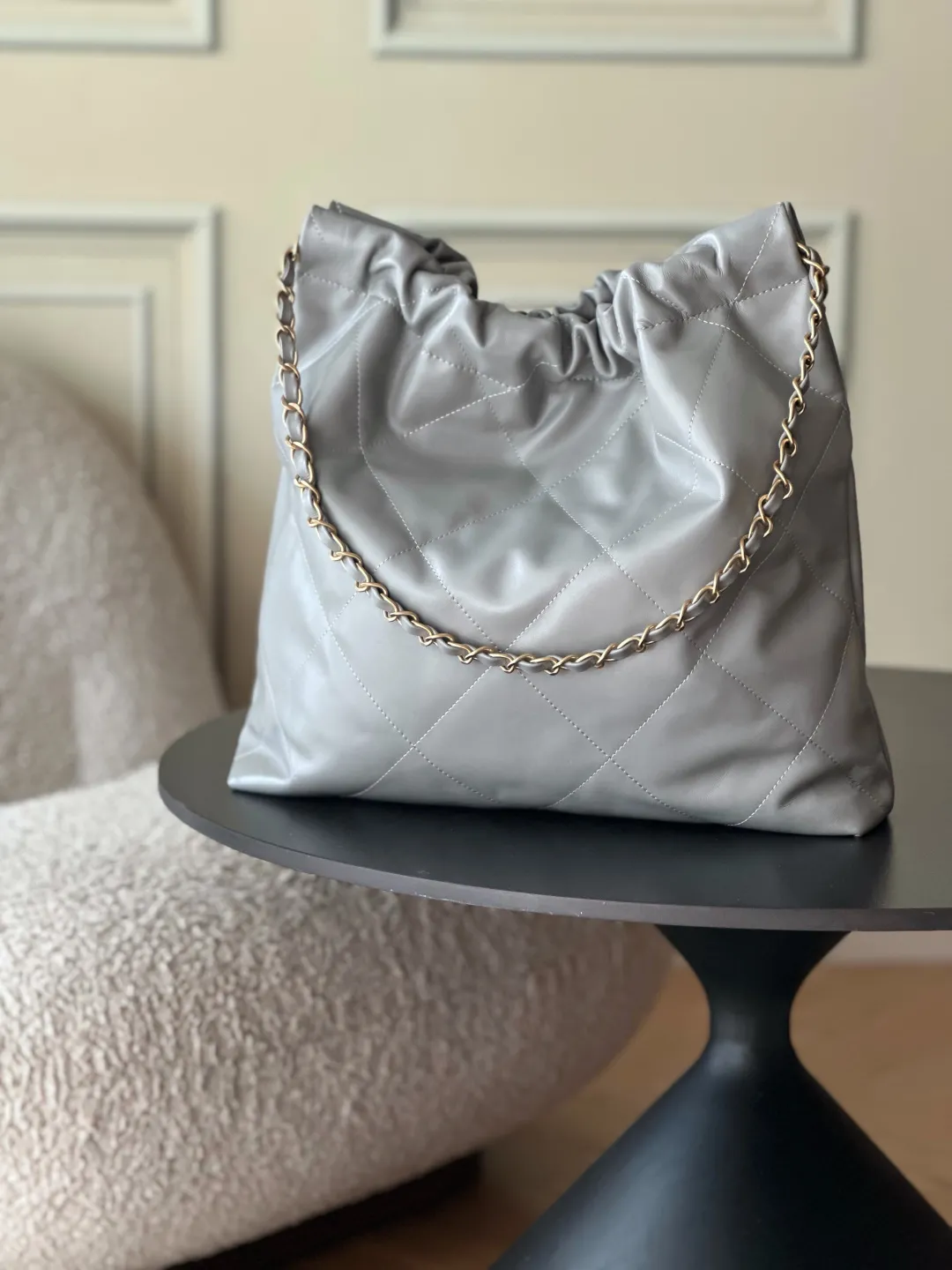 Chanel 22 Handbag Medium AS3261 - Image 3