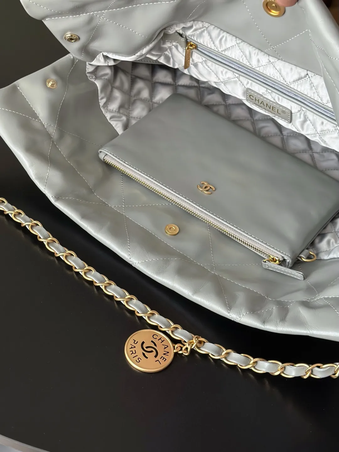 Chanel 22 Handbag Medium AS3261 - Image 7