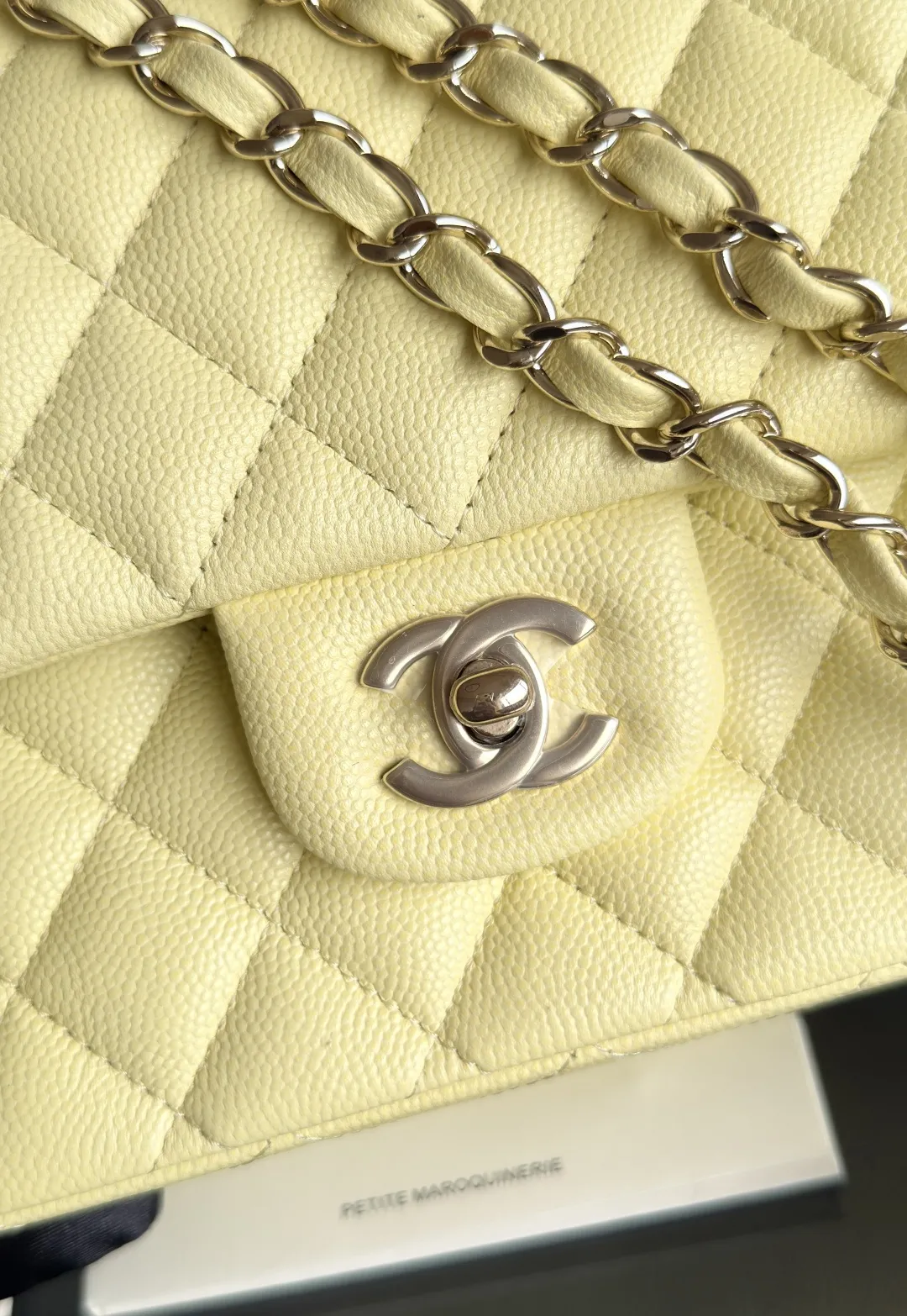 CHANEL Classic Flap Handbag Medium Lambskin Gold A01112 - 图片 6