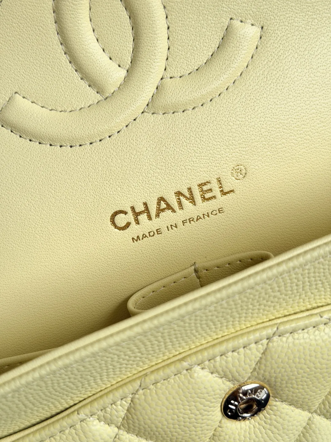 CHANEL Classic Flap Handbag Medium Lambskin Gold A01112 - 图片 10