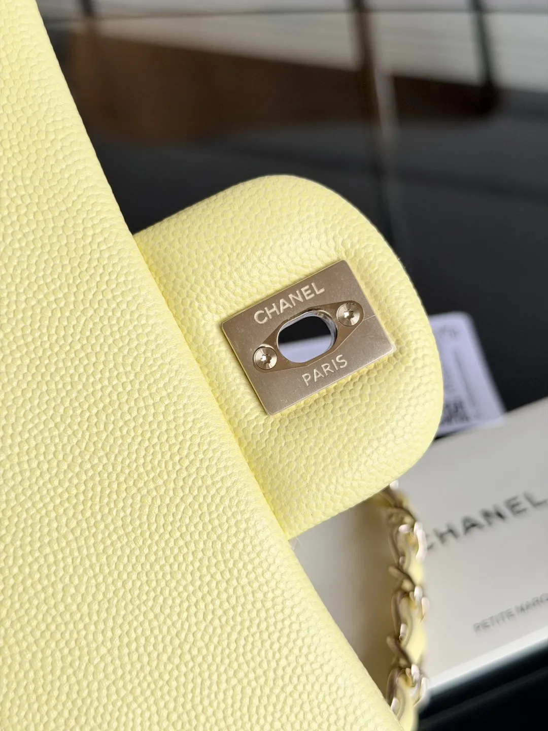 CHANEL Classic Flap Handbag Medium Lambskin Gold A01112 - 图片 11