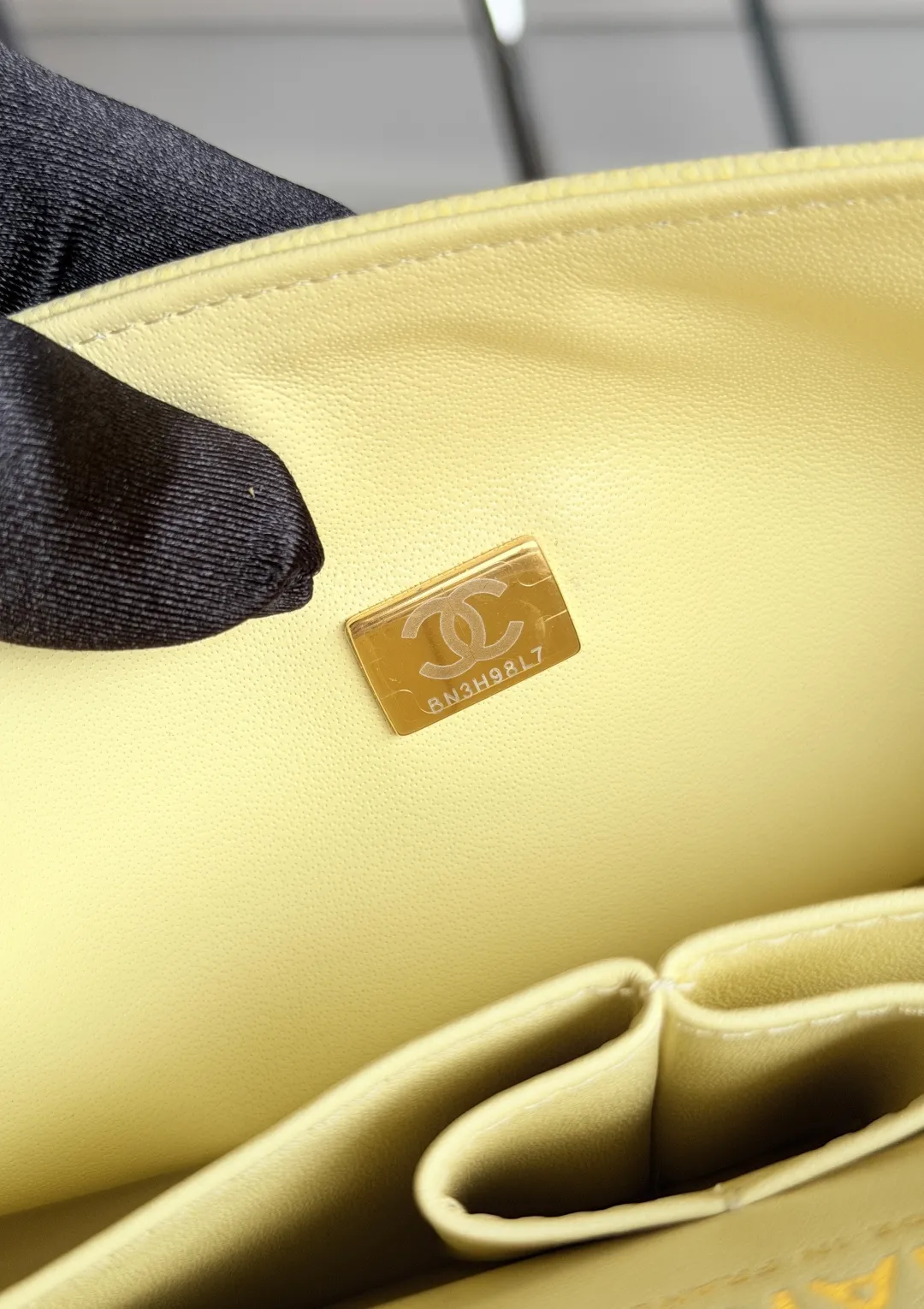 CHANEL Classic Flap Handbag Medium Lambskin Gold A01112 - 图片 12