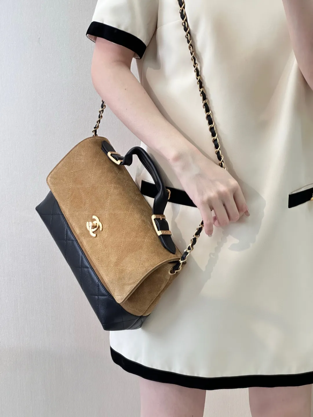Chanel Large Flap Bag with Top Handle AS5637 - 图片 4