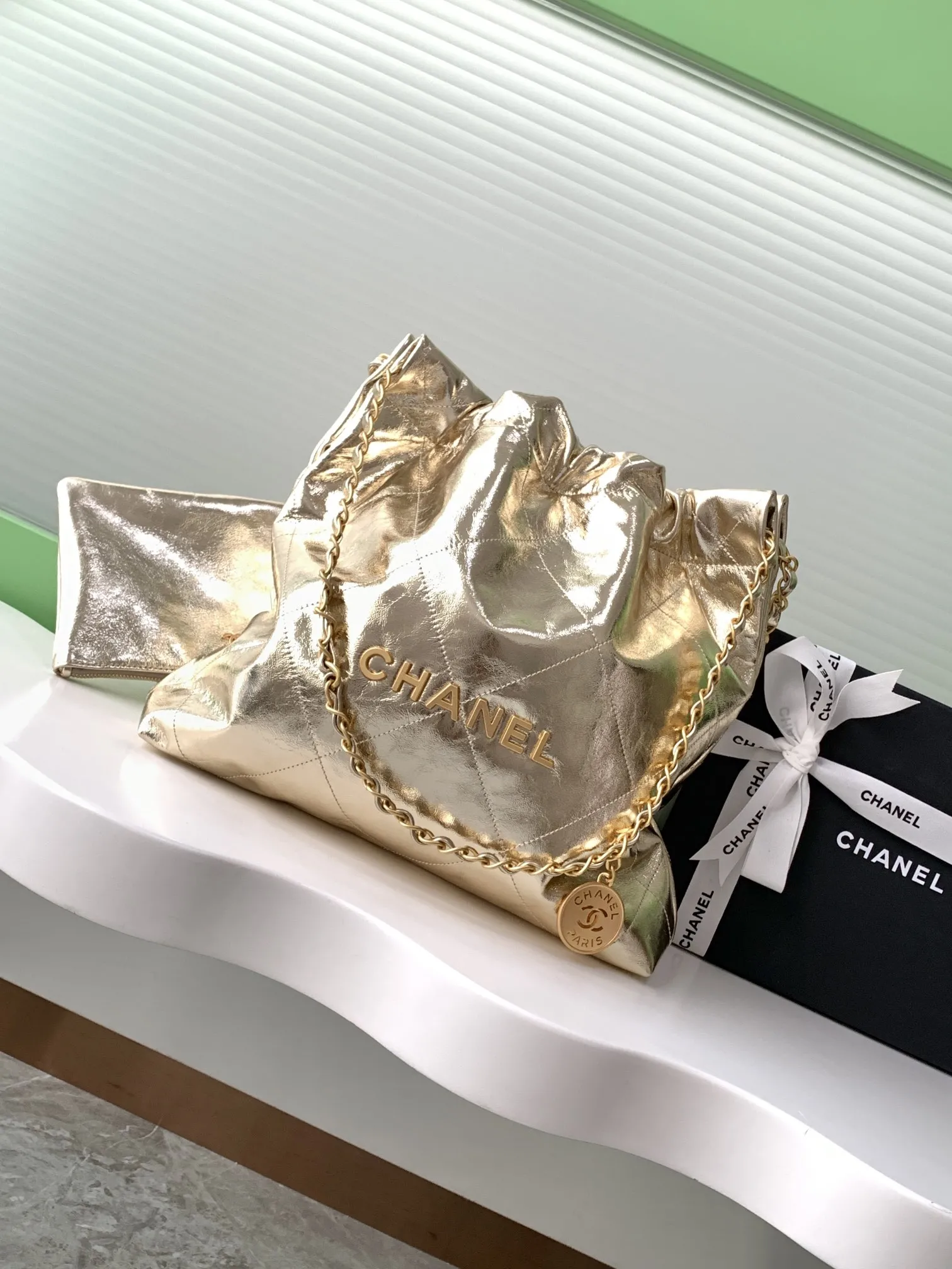 Alternative view of Chanel 22 Handbag Medium AS3261
