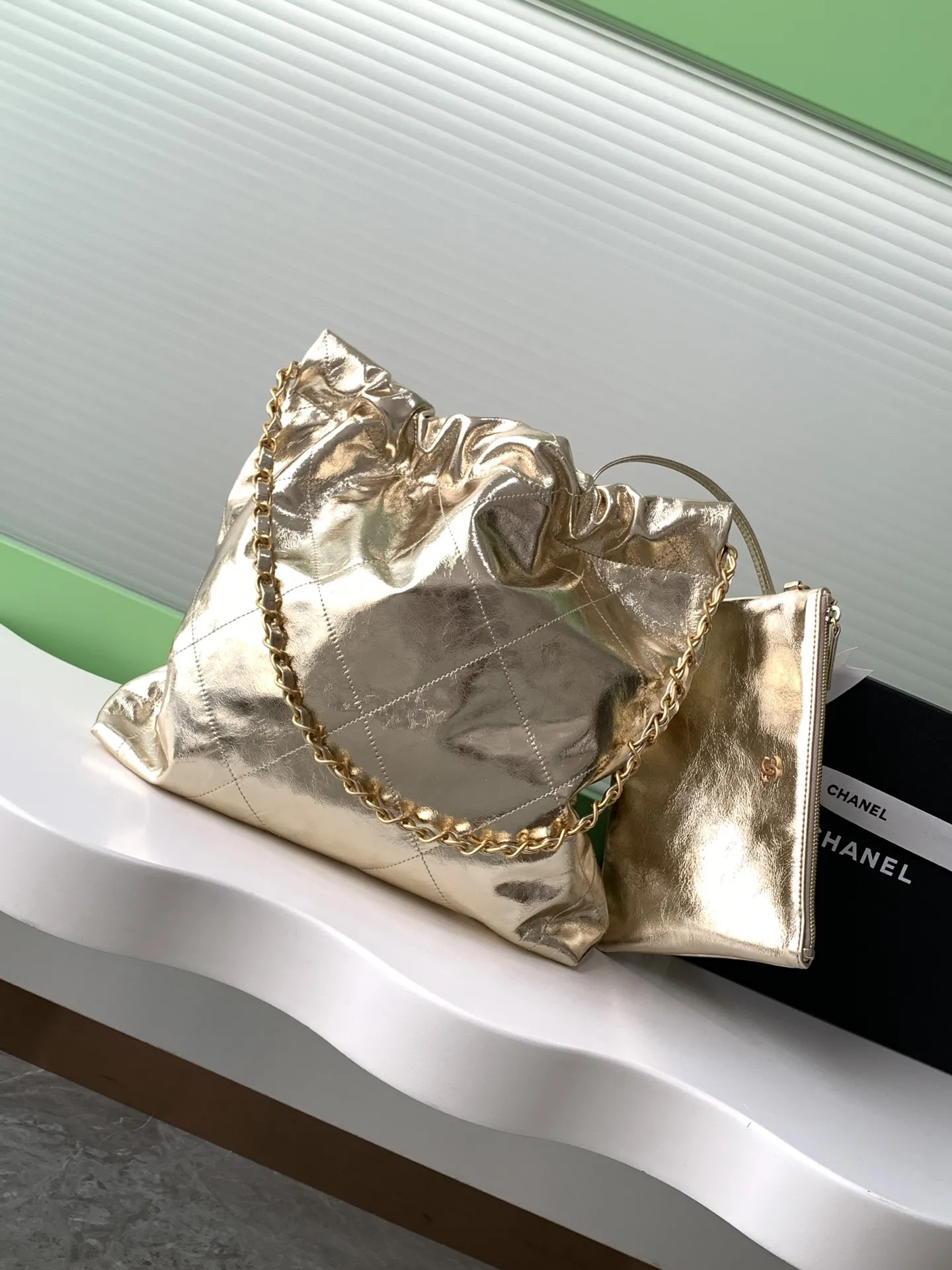 Chanel 22 Handbag Medium AS3261 - Image 4