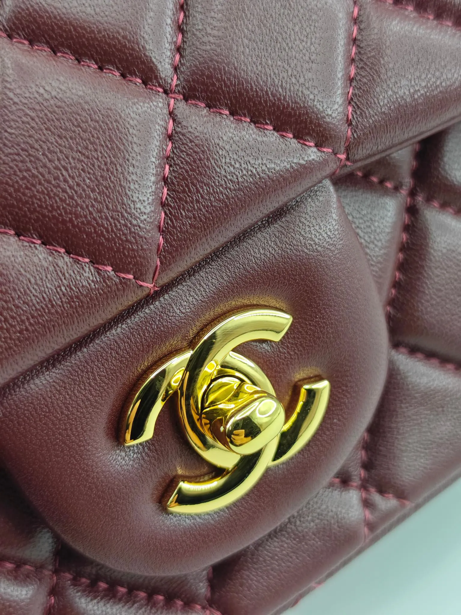 CHANEL Classic Flap Handbag Medium Lambskin Gold A01112 - 图片 5