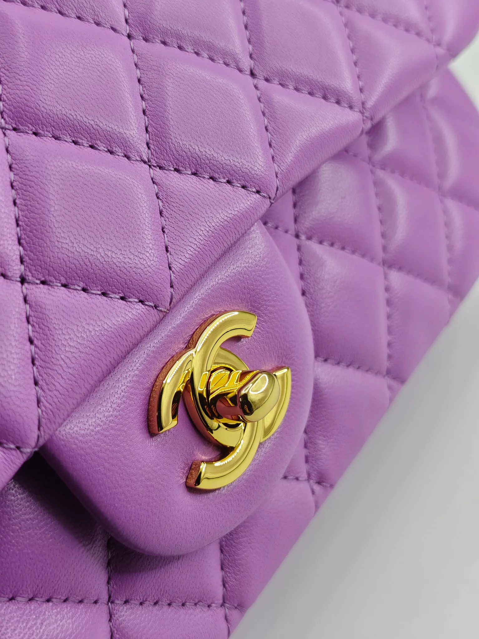 CHANEL Classic Flap Handbag Medium Lambskin Light Gold A01112 - 图片 5