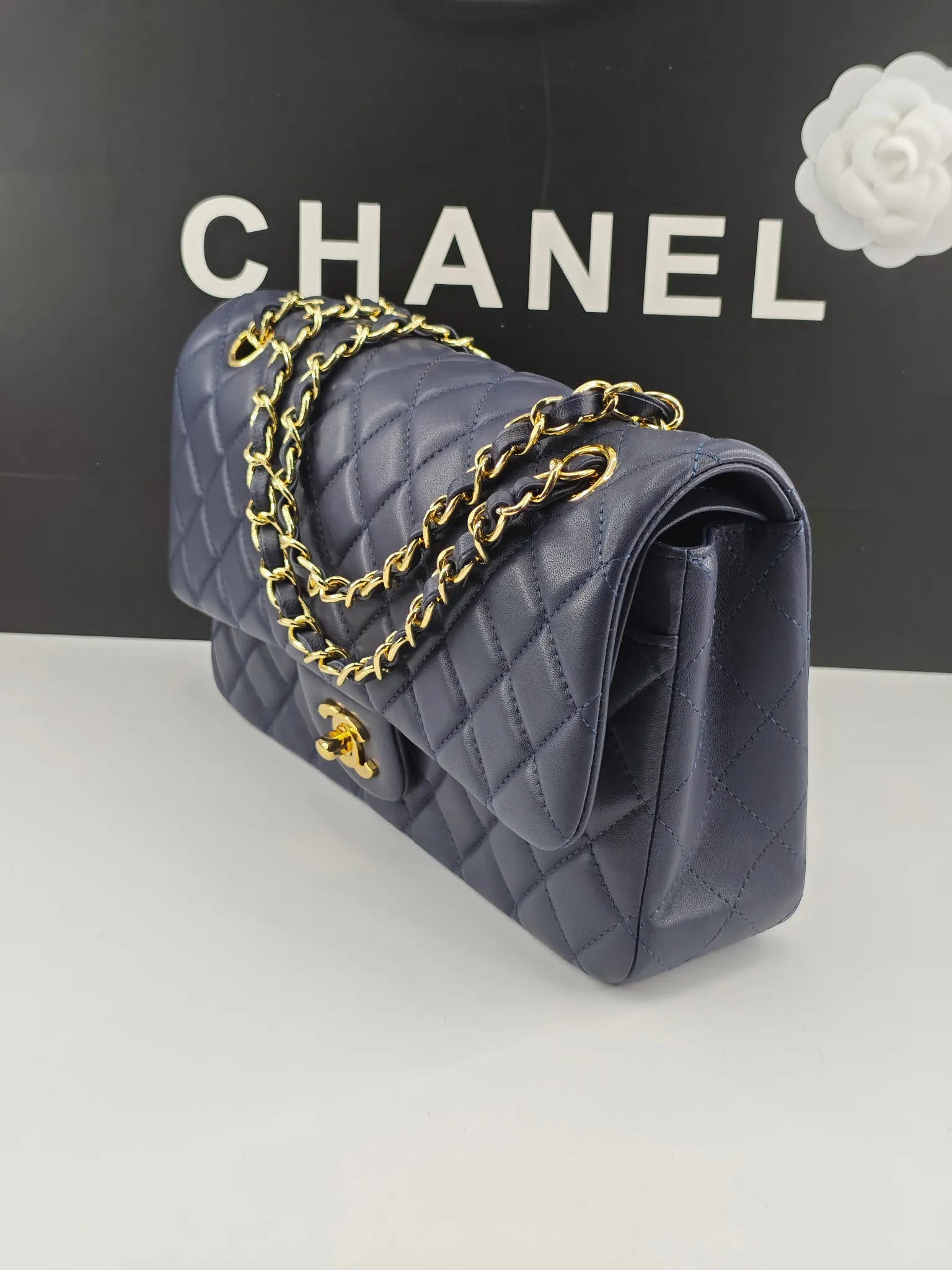 CHANEL Classic 11.12 Handbag Medium Lambskin A01112 - 图片 3